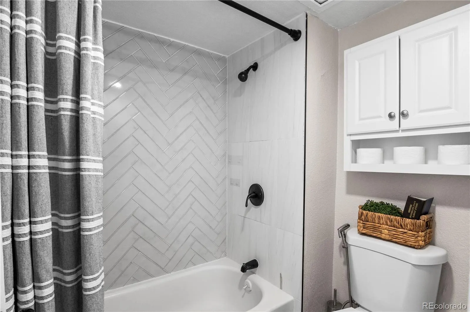 9725 E Harvard Avenue #387 Denver CO 80231 MLS #REC9581234 04172026202207 1600 20