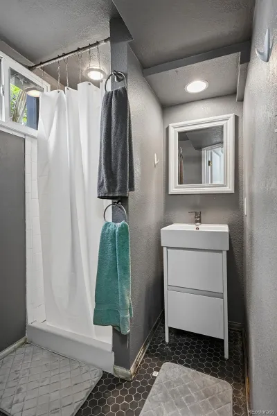 04182026010842 800 19