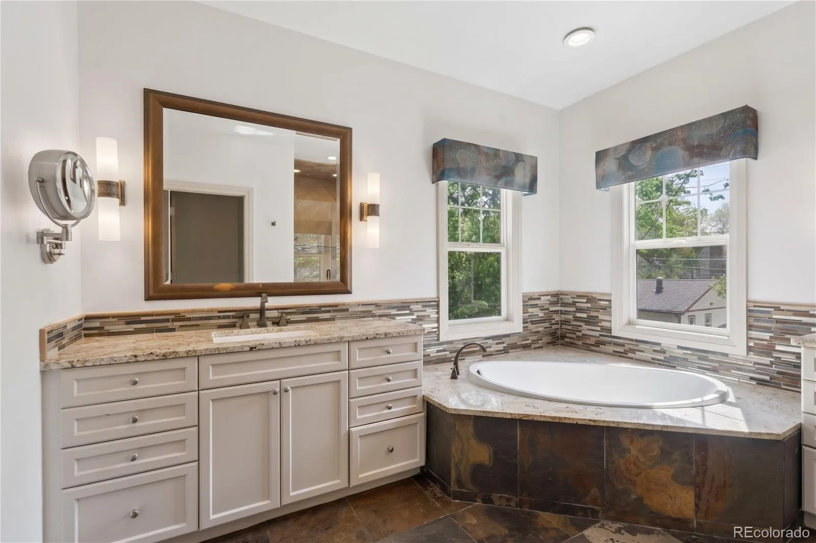 2335 N Glencoe Street Denver CO 80207 MLS #REC9585307 05152026201650 1600 21