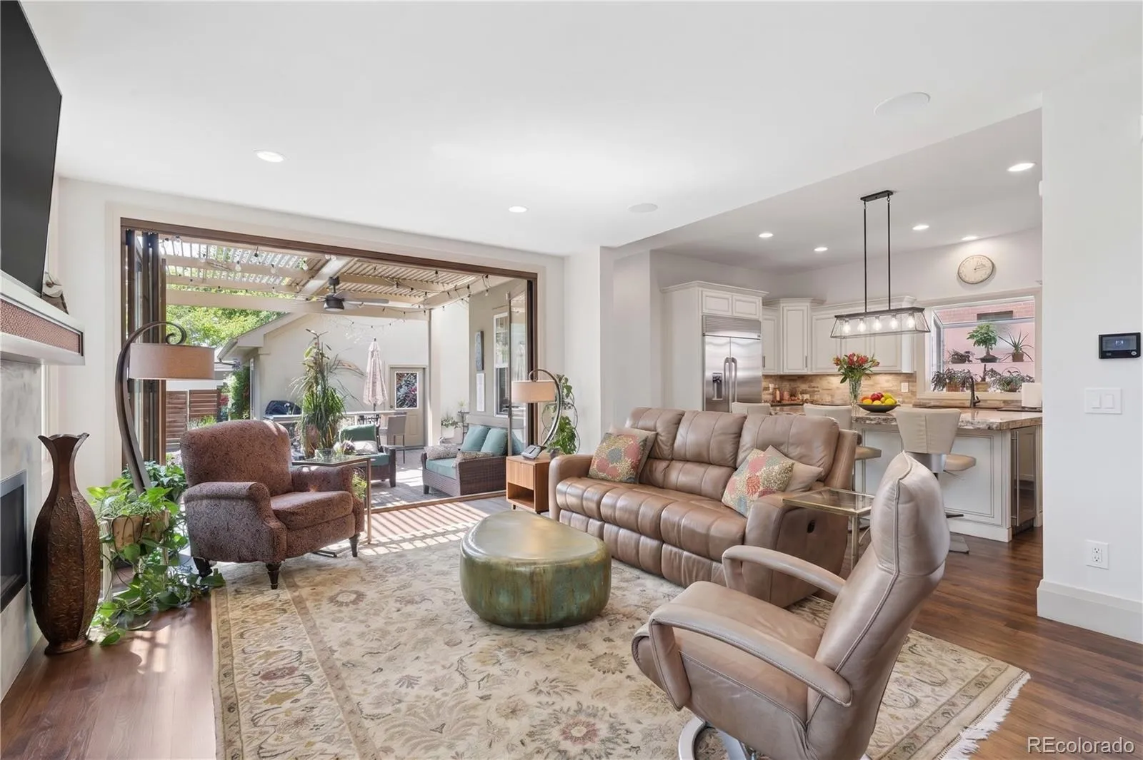 2335 N Glencoe Street Denver CO 80207 MLS #REC9585307 05152026201650 1600 32