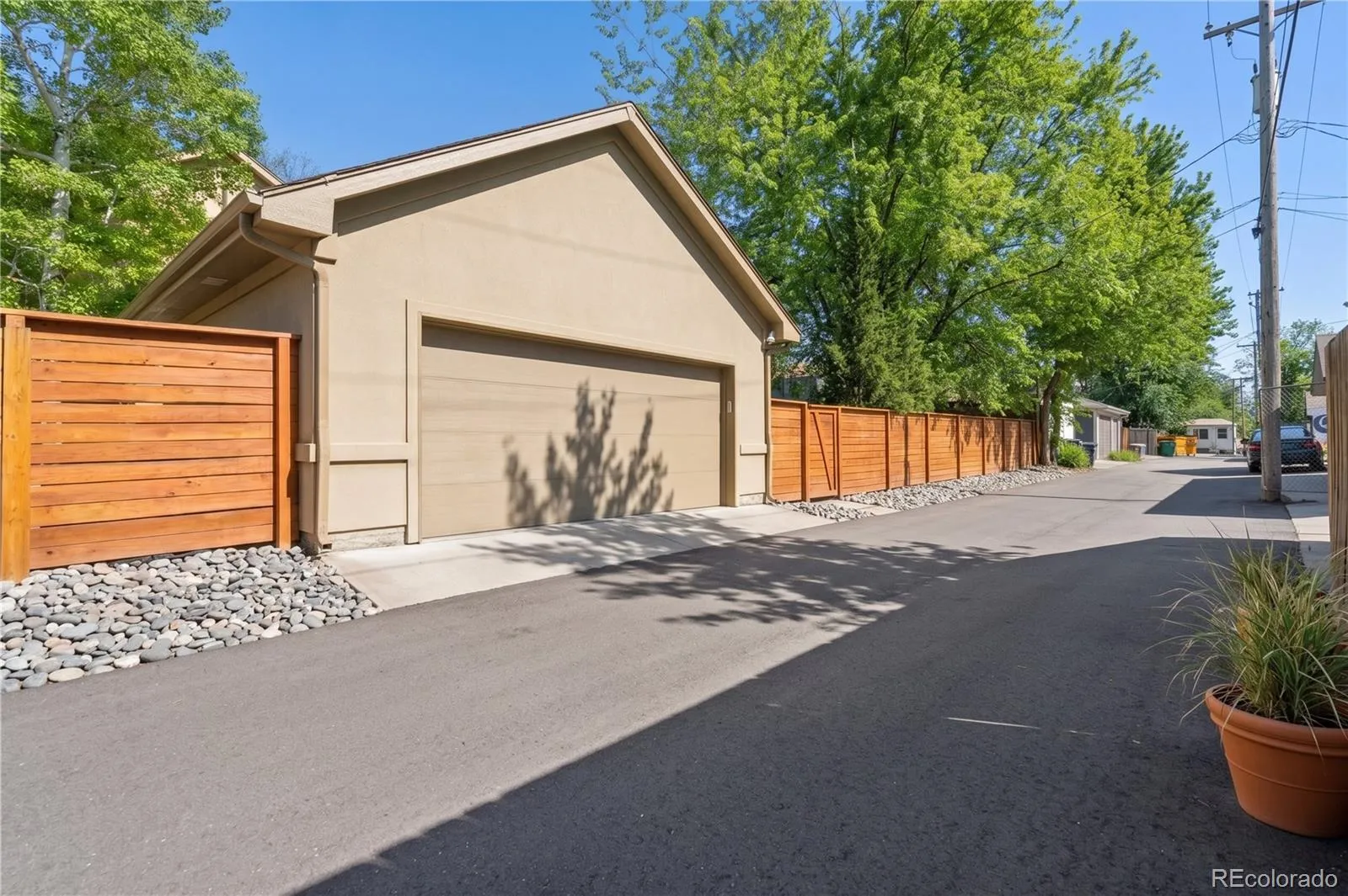 2335 N Glencoe Street Denver CO 80207 MLS #REC9585307 05152026201650 1600 47