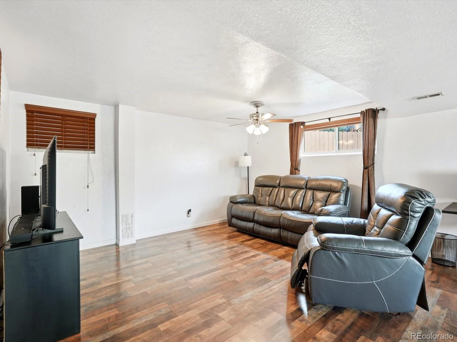 1947 S Xenon Street Lakewood CO 80228 MLS #REC9589817 06202026001404 1600 35