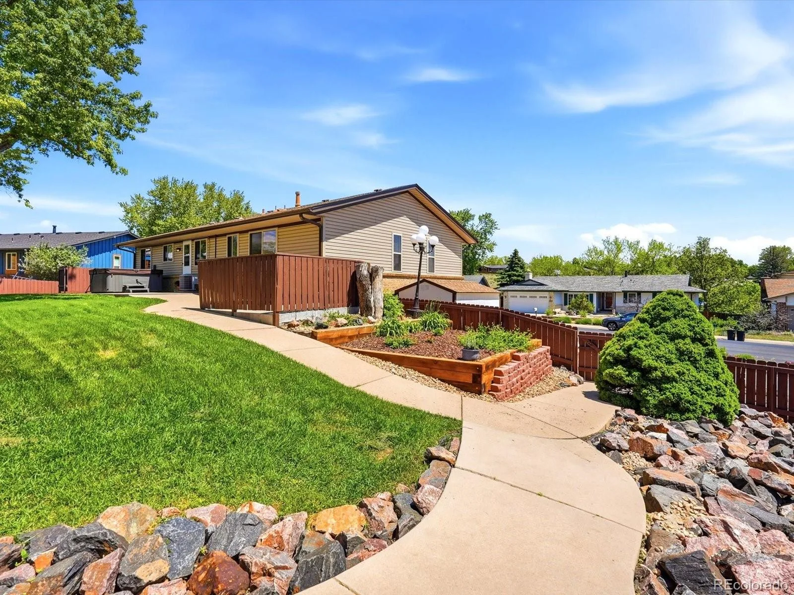 1947 S Xenon Street Lakewood CO 80228 MLS #REC9589817 06202026001404 1600 6