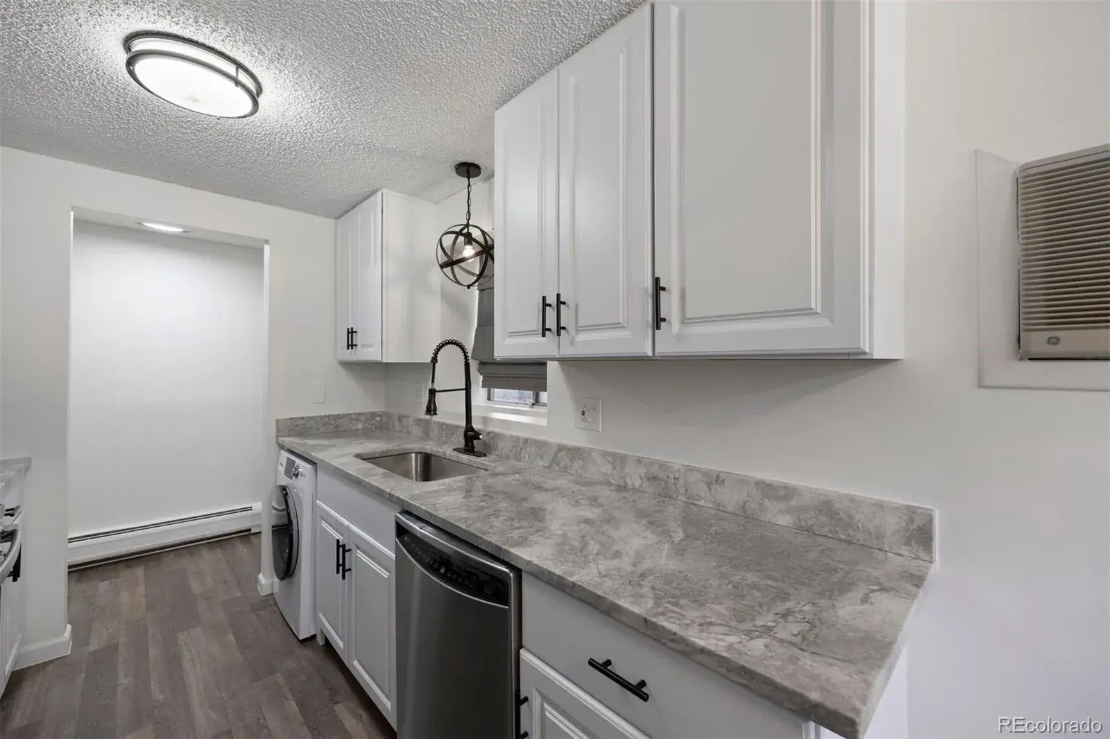 2700 S Holly Street #100 Denver CO 80222 MLS #REC9592107 01112026201921 1600 10