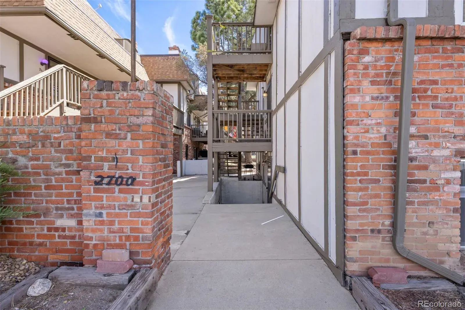 2700 S Holly Street #100 Denver CO 80222 MLS #REC9592107 01112026201921 1600 26