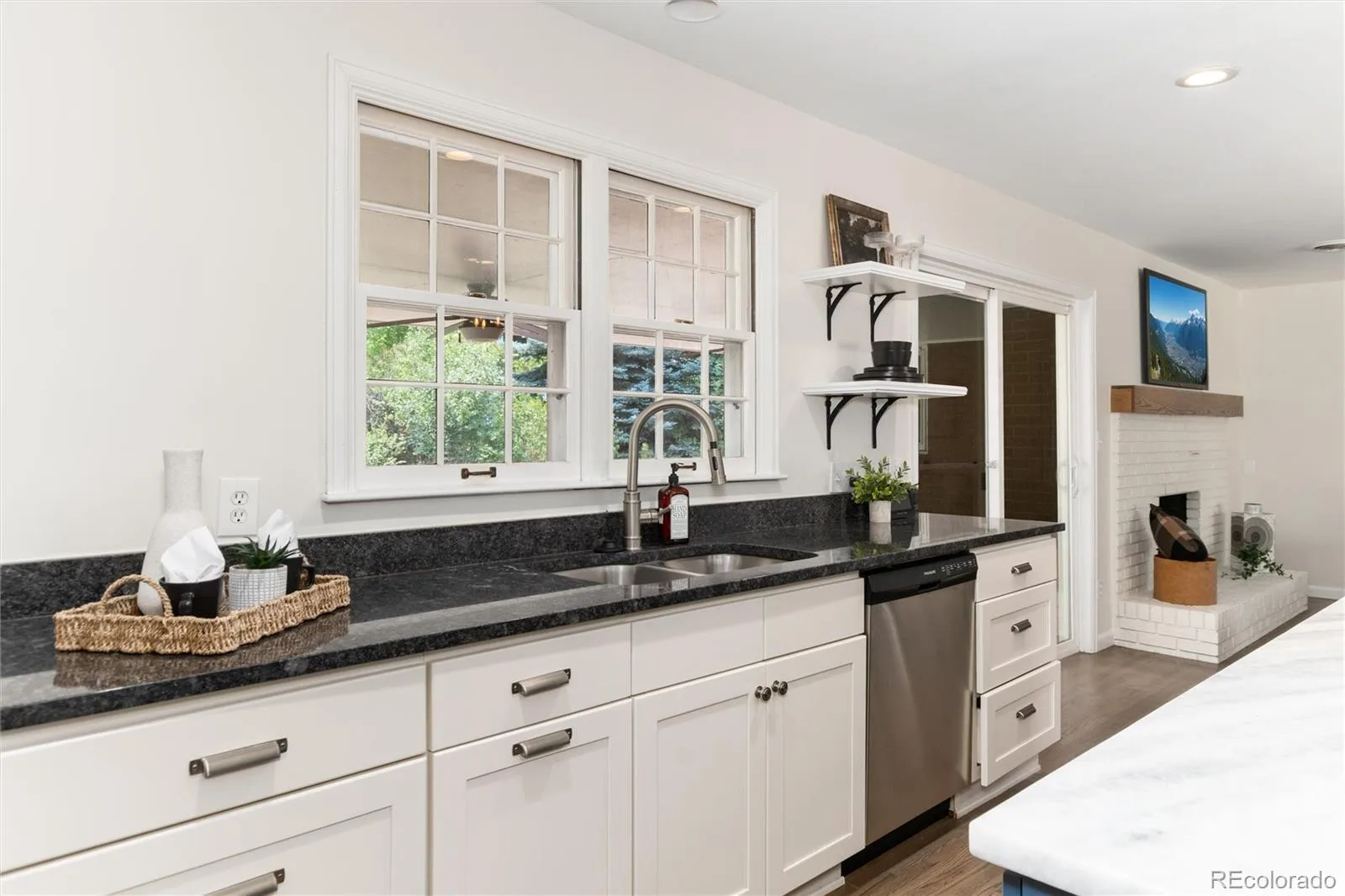 3751 S Hillcrest Drive Denver CO 80237 | MLS #REC9593173 08062026170958 1600 19
