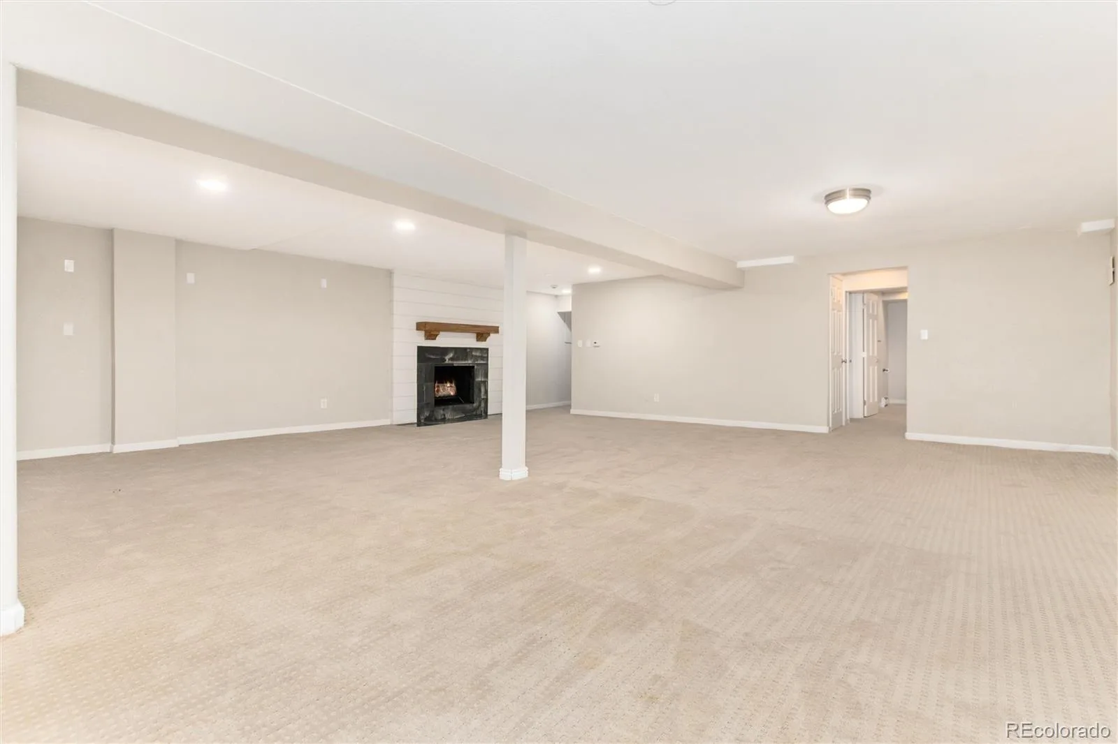3751 S Hillcrest Drive Denver CO 80237 | MLS #REC9593173 08062026170958 1600 34