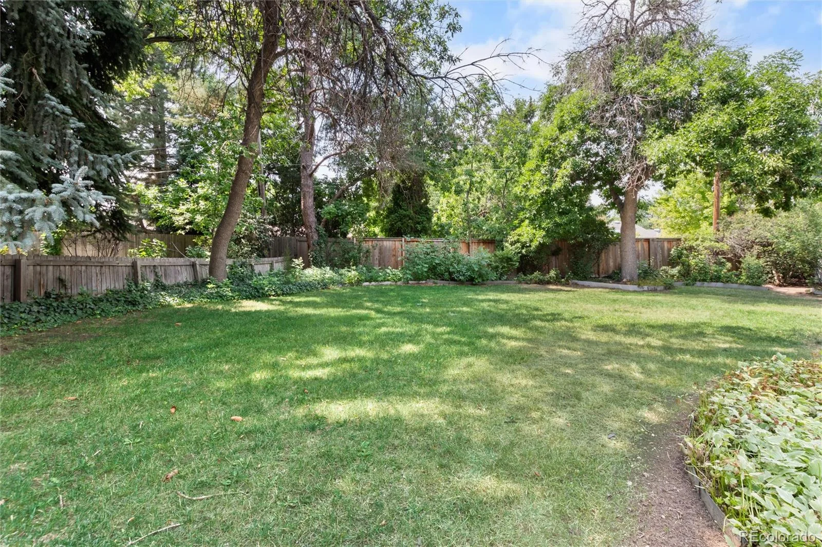 3751 S Hillcrest Drive Denver CO 80237 | MLS #REC9593173 08062026170958 1600 46
