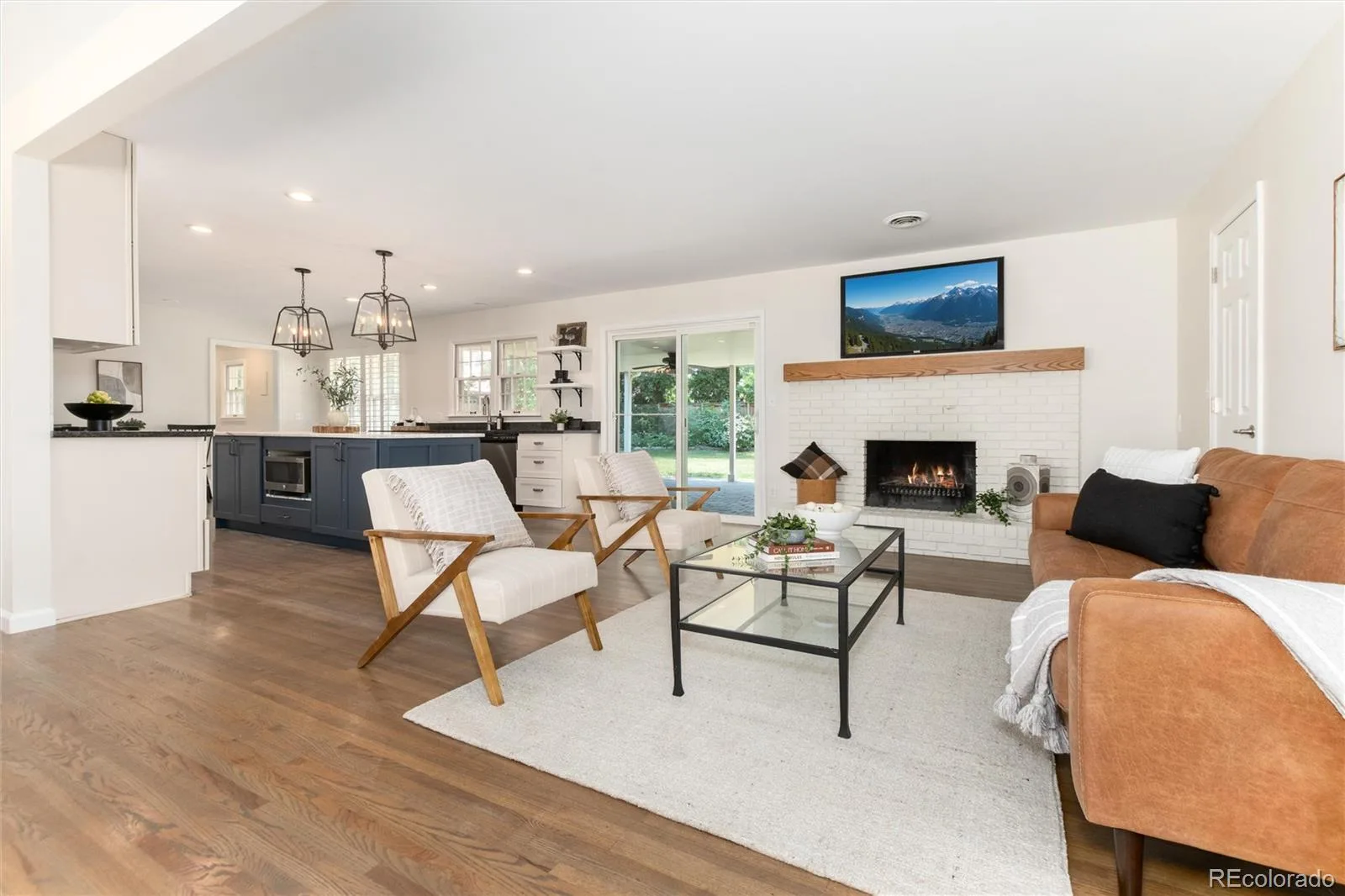 3751 S Hillcrest Drive Denver CO 80237 | MLS #REC9593173 08062026170958 1600 9