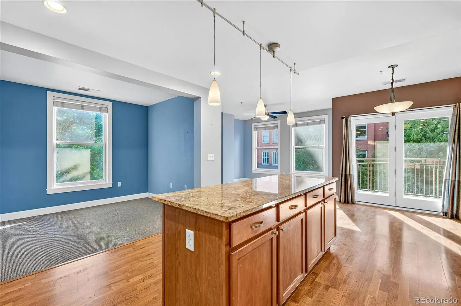 10082025033706 1600 13