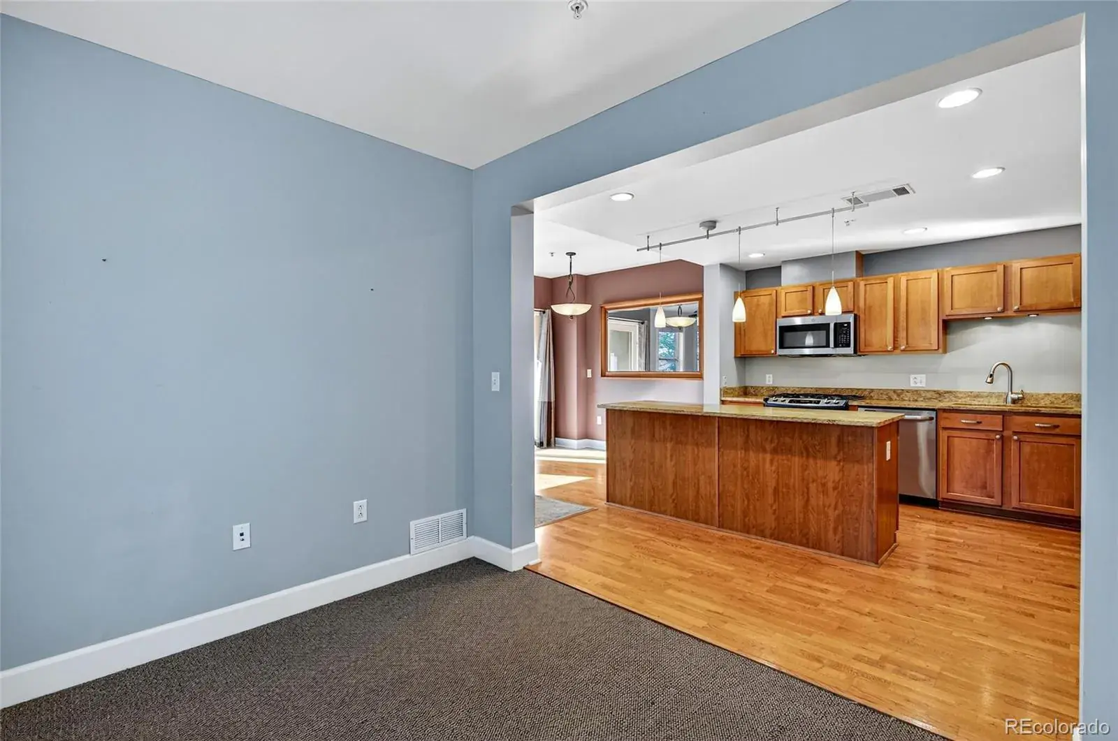 10082025033706 1600 19