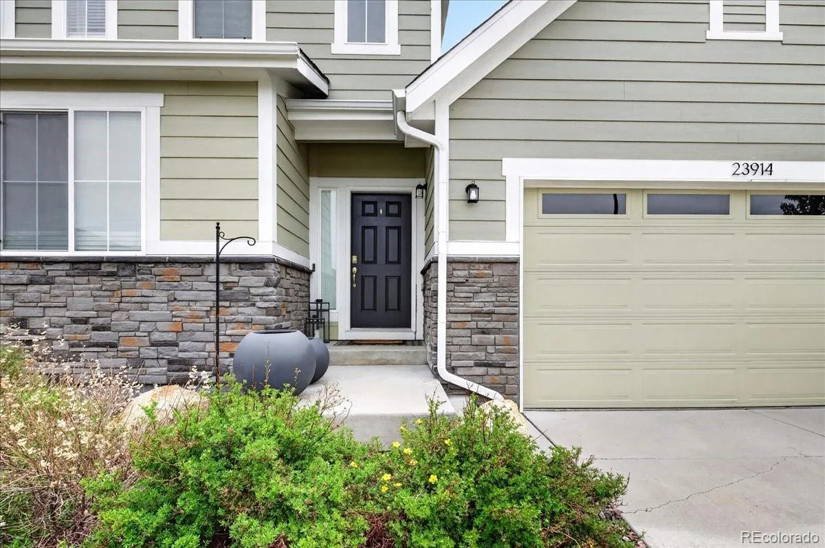 23914 E Rocky Top Place Aurora CO 80016 MLS #REC9611068 06092026151730 1200 3