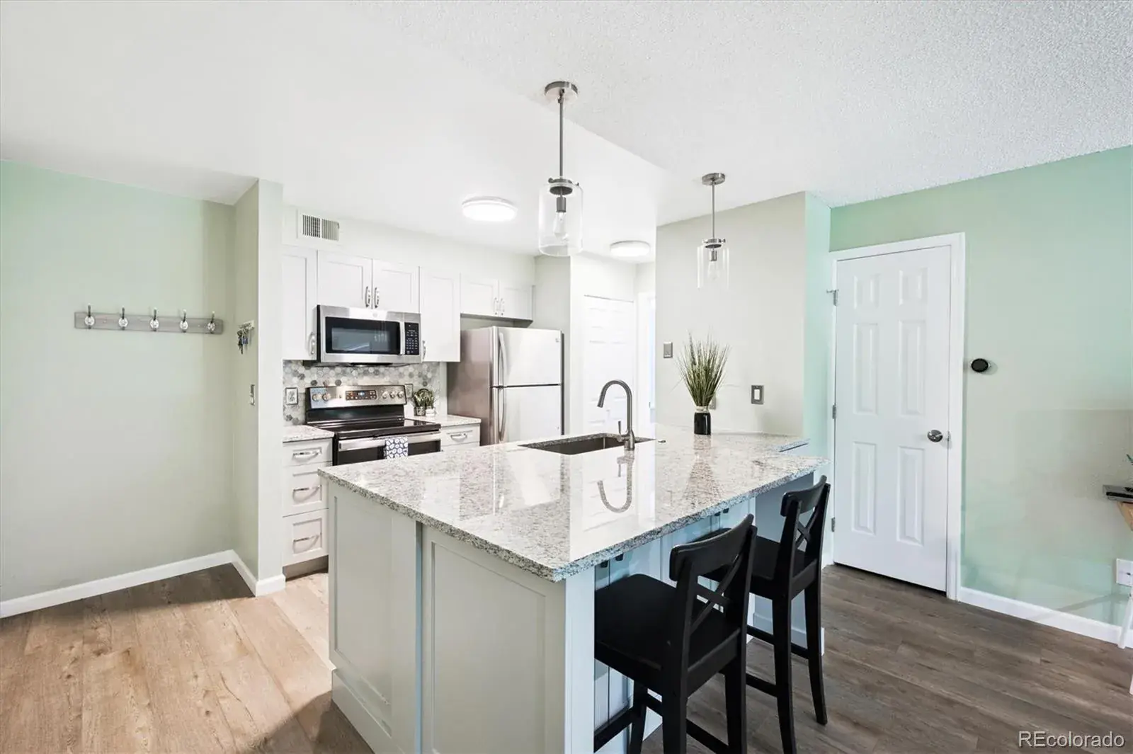 2575 S Syracuse Way #L103 Denver CO 80231 MLS #REC9629954 08152025155235 1600 4