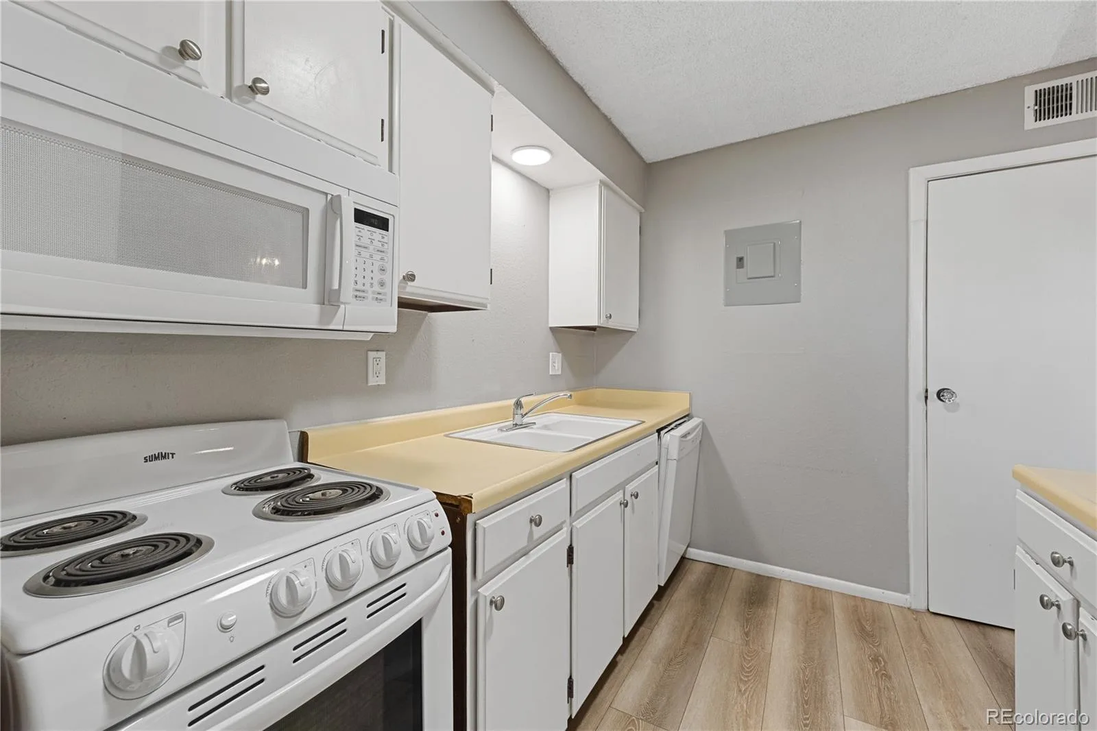 3855 S Monaco Street Parkway #178 Denver CO 80237 MLS #REC9632940 07162026151659 1600 9