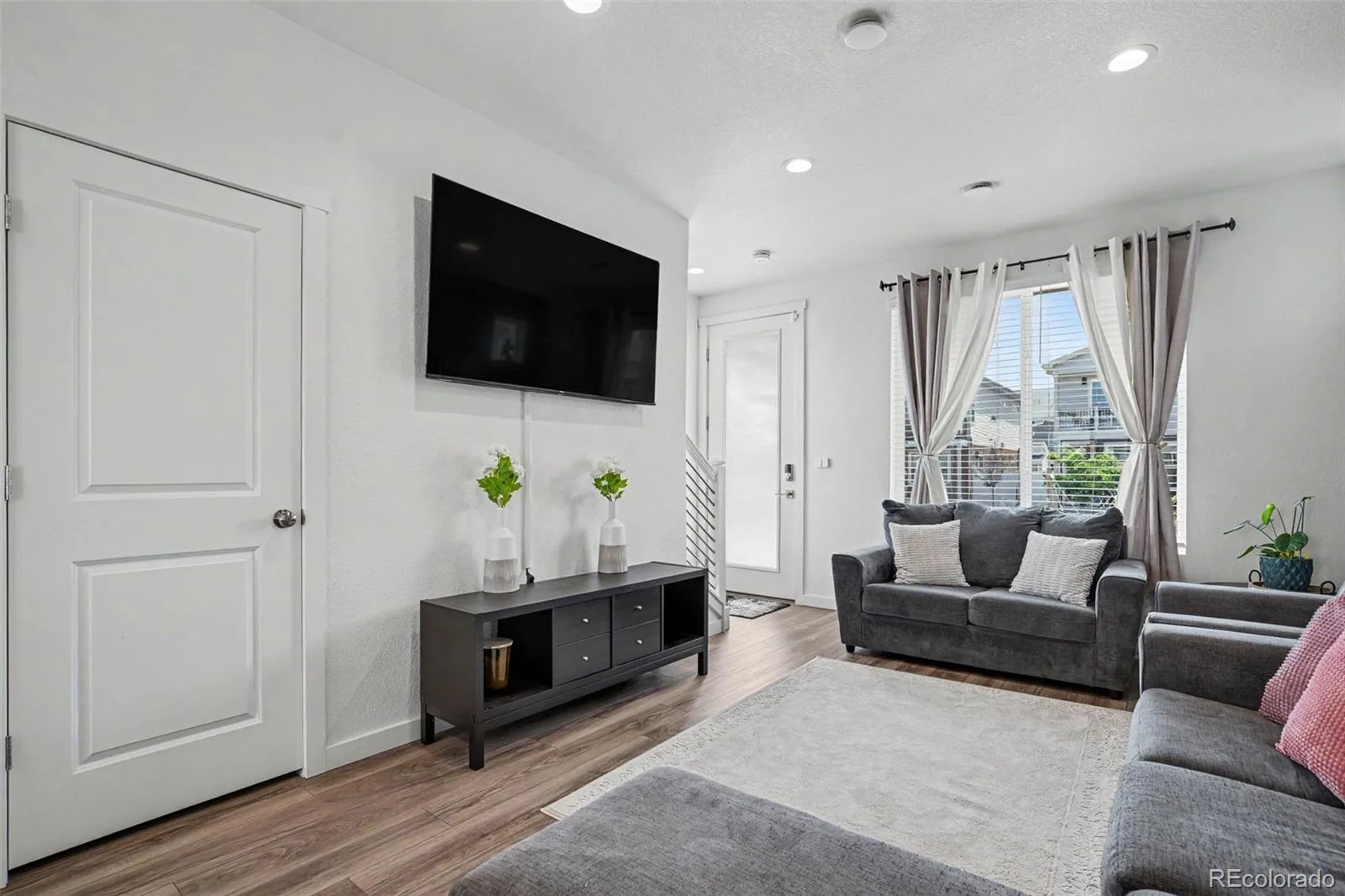 18262 E 49th Place Denver CO 80249 MLS #REC9633991 06032026223511 1600 5