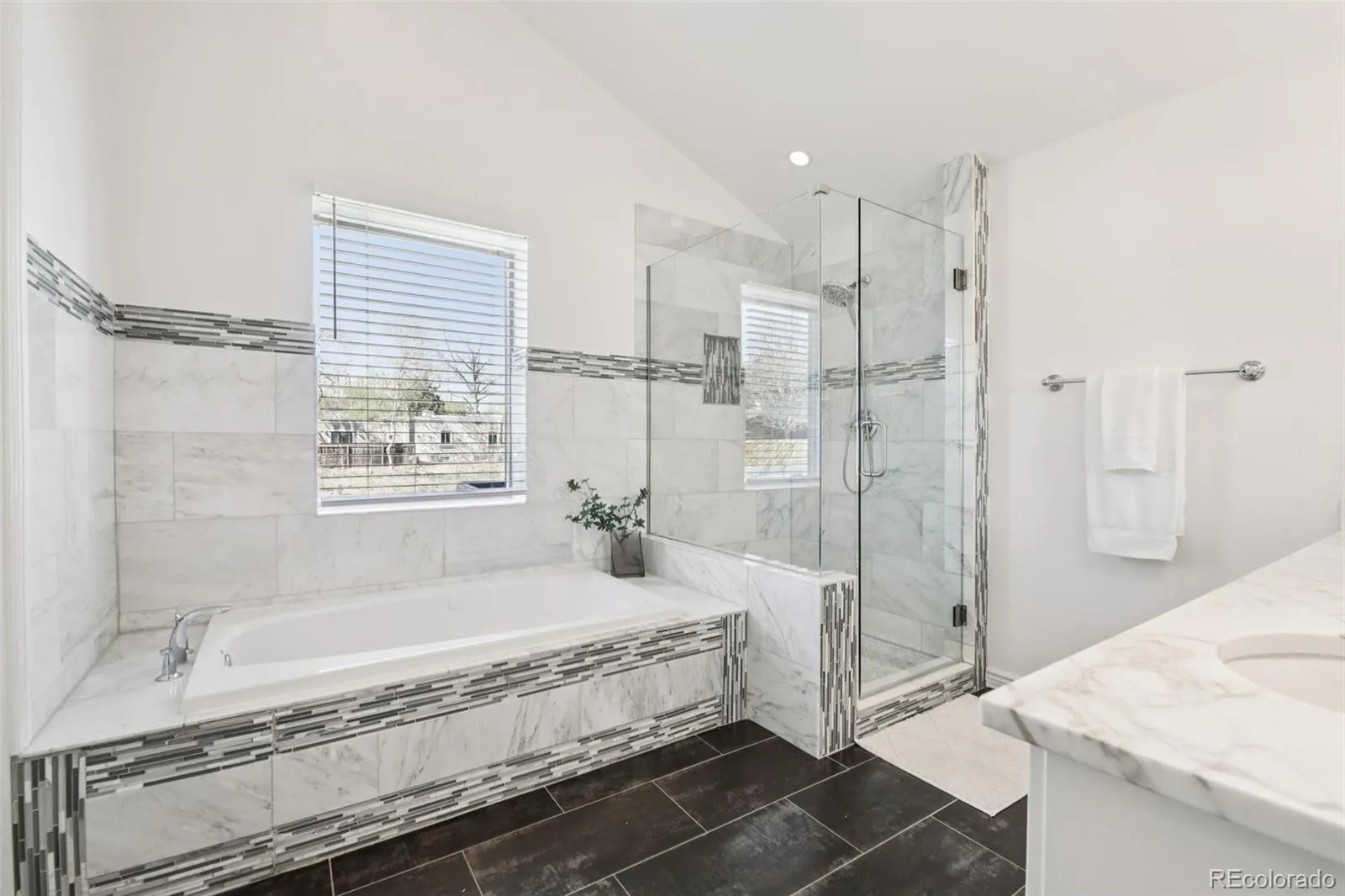 04162026224915 1600 18