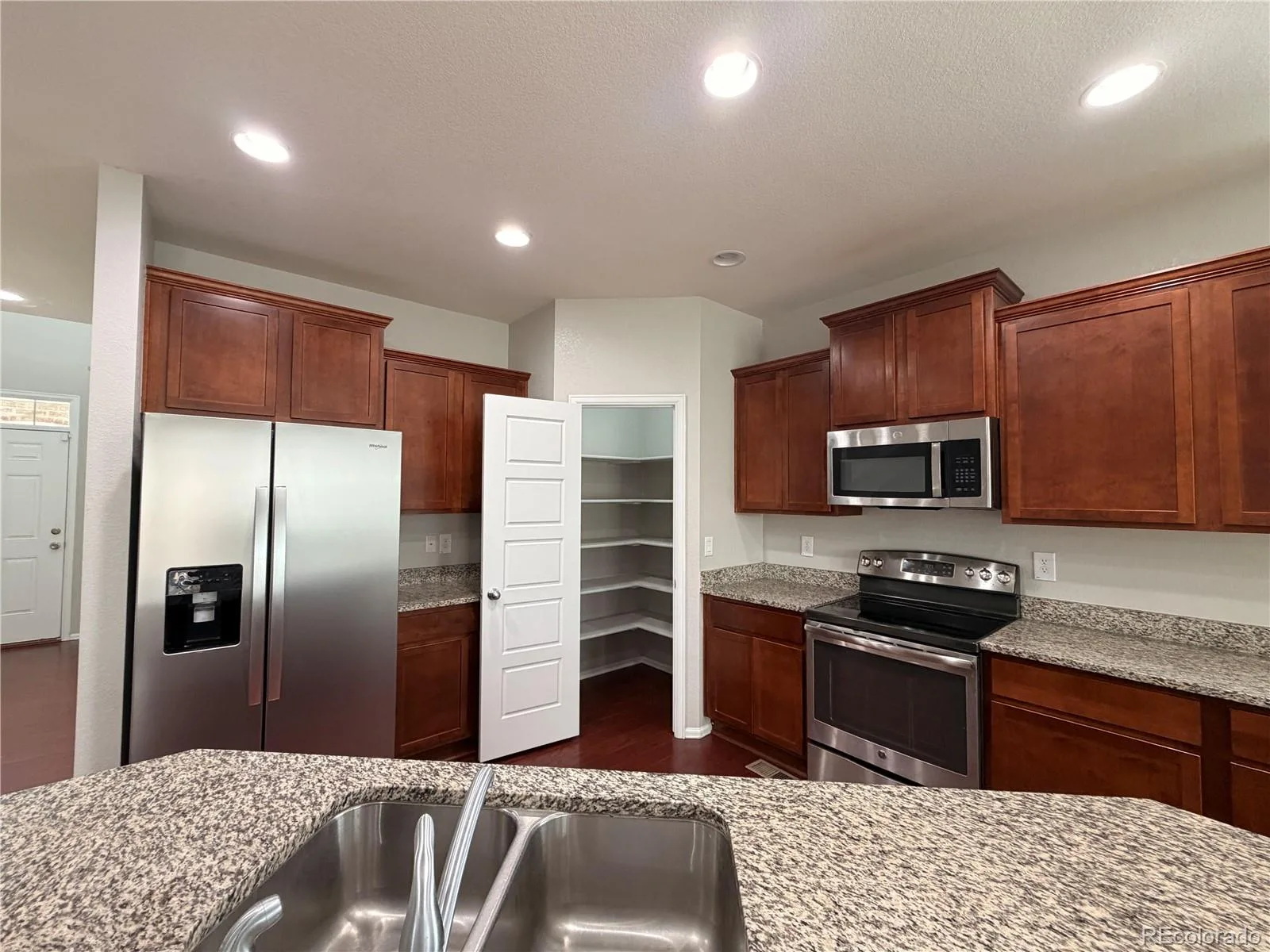 22517 E Layton Circle Aurora CO 80015 | MLS #REC9641408 08262026000507 1600 14