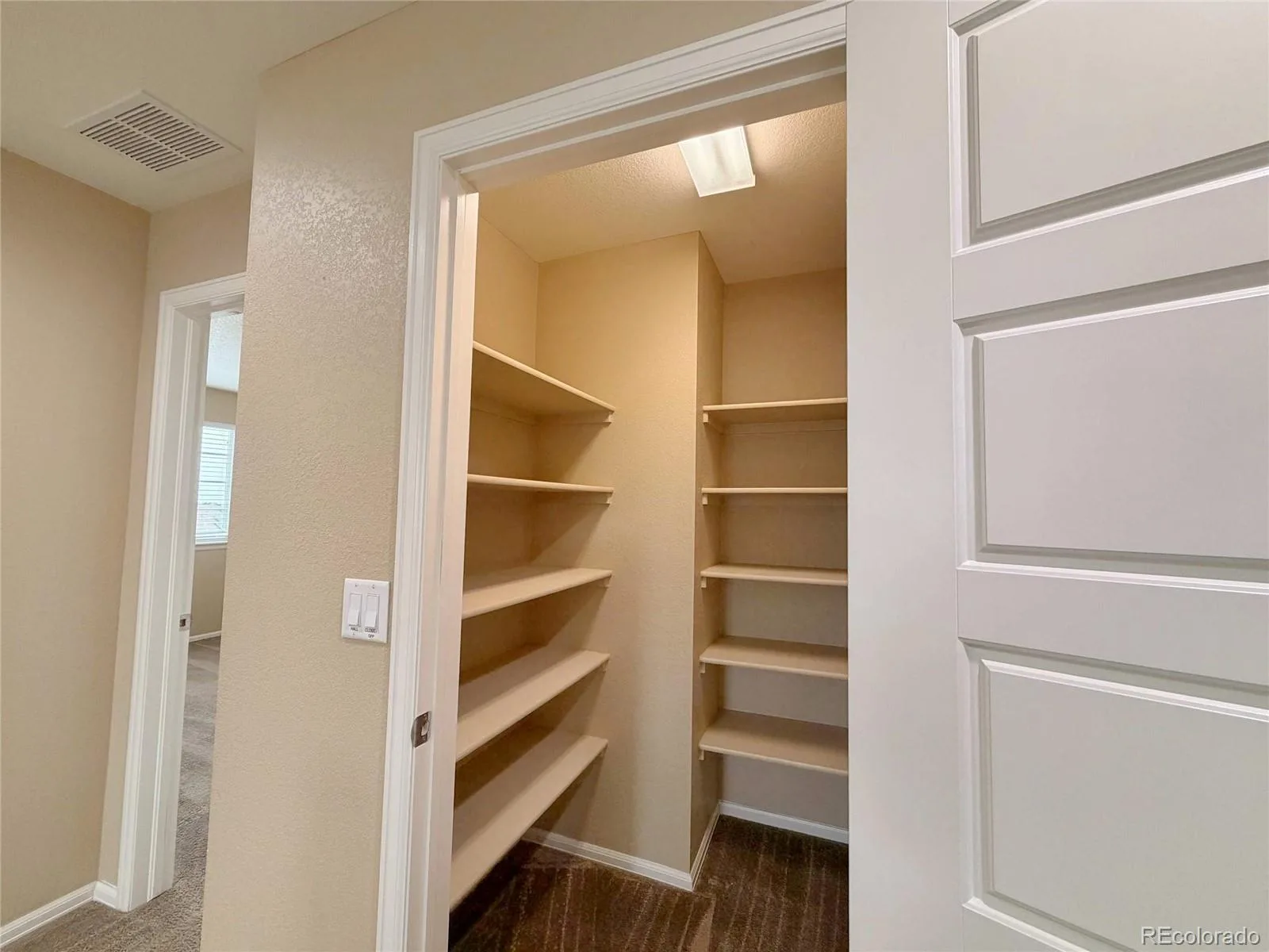 22517 E Layton Circle Aurora CO 80015 | MLS #REC9641408 08262026000507 1600 43