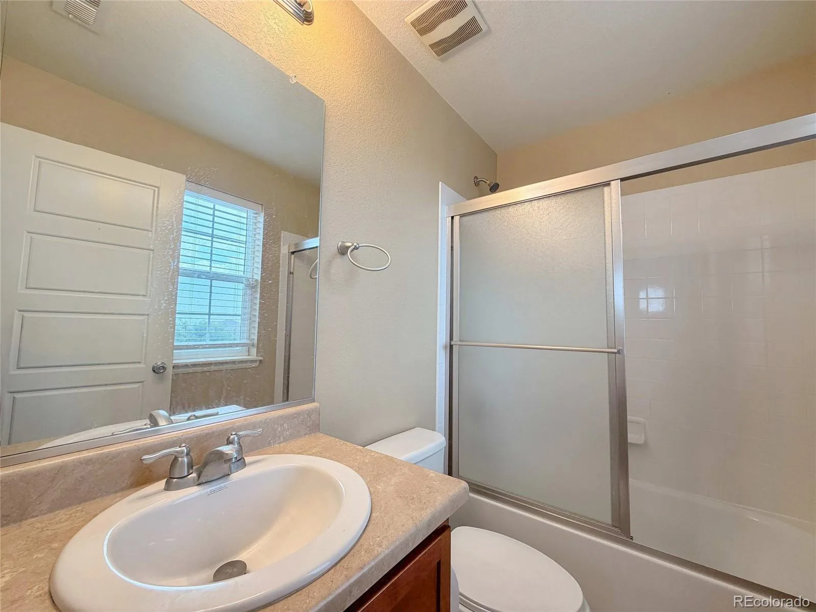 22517 E Layton Circle Aurora CO 80015 | MLS #REC9641408 08262026000507 1600 44