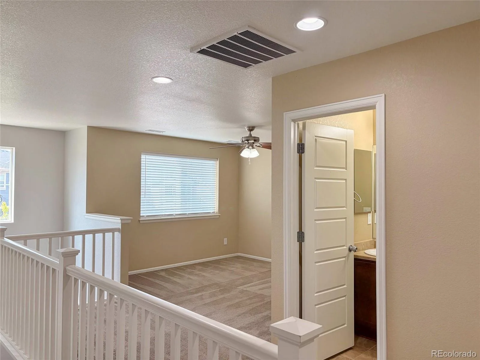 22517 E Layton Circle Aurora CO 80015 | MLS #REC9641408 08262026000507 1600 46