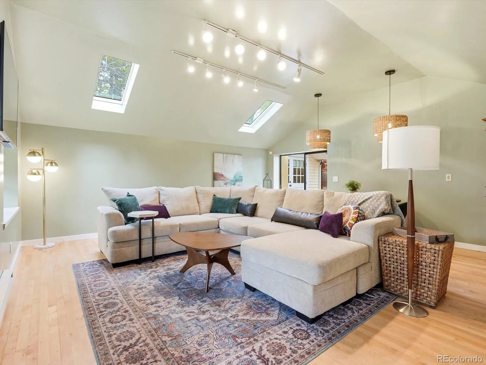 04142026212533 1600 15