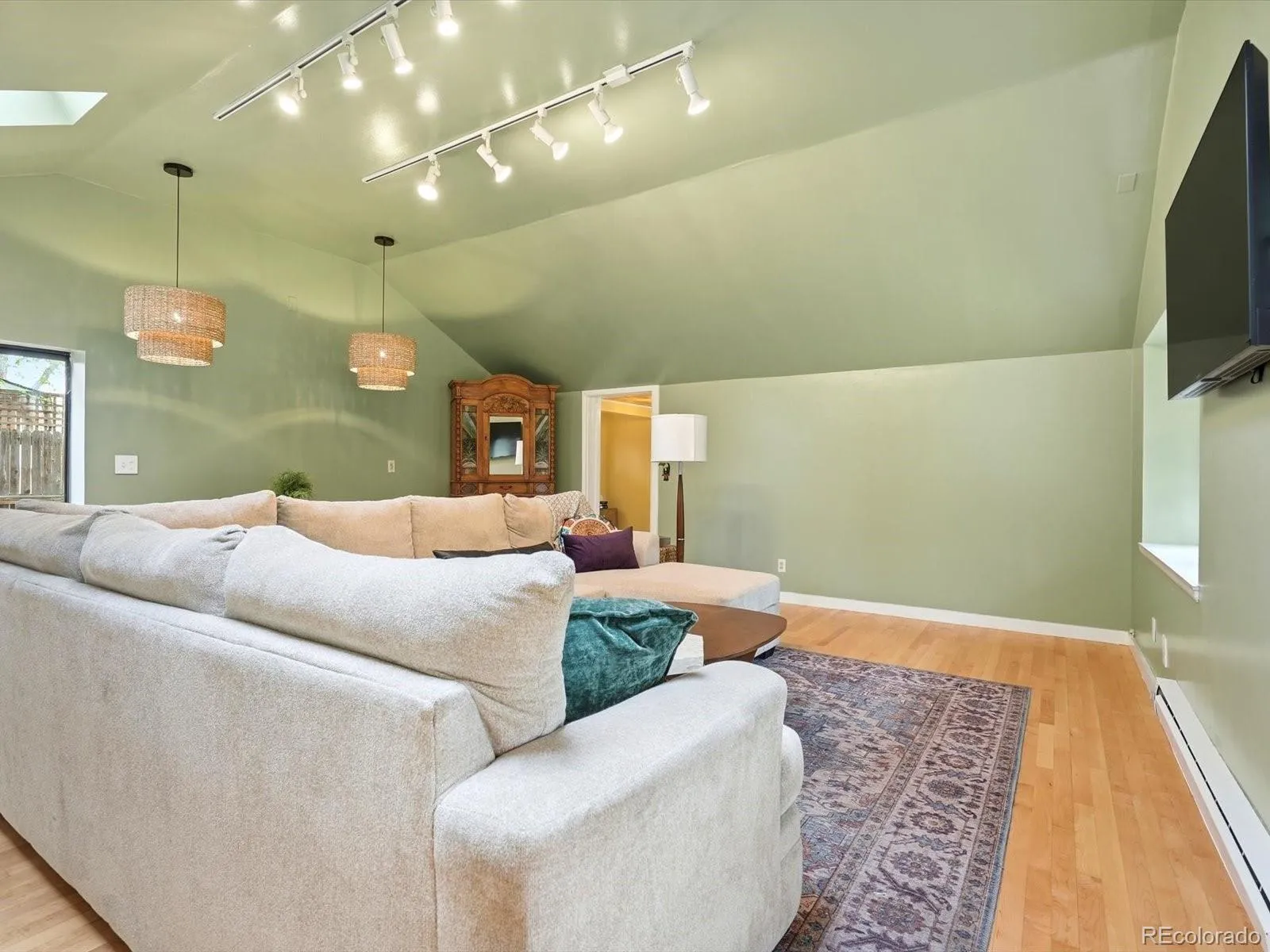 04142026212533 1600 16