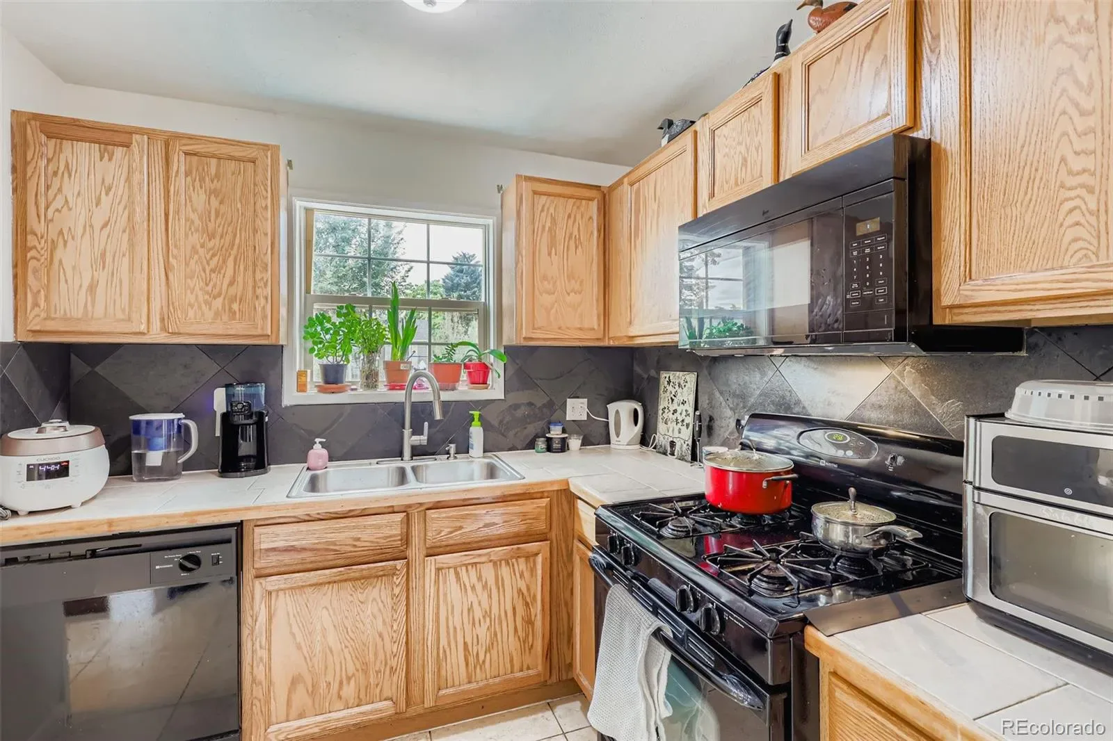 452 N Perry Street Denver CO 80204 MLS #REC9644935 04012026010553 1600 11