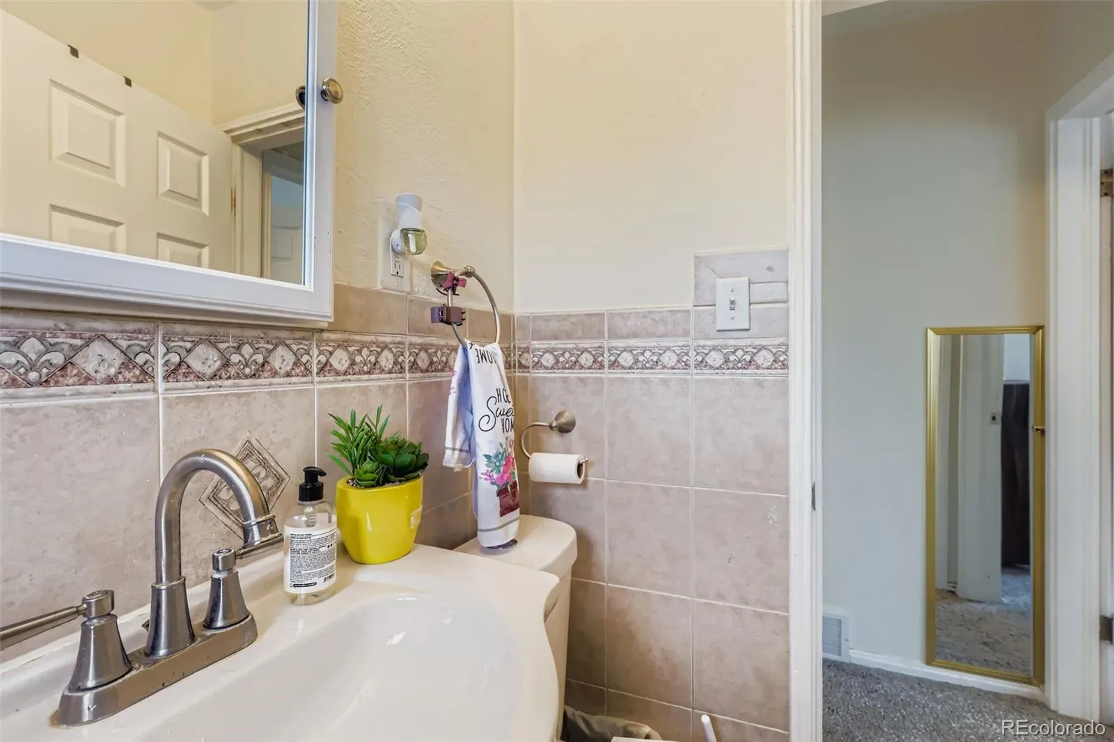 452 N Perry Street Denver CO 80204 MLS #REC9644935 04012026010553 1600 19