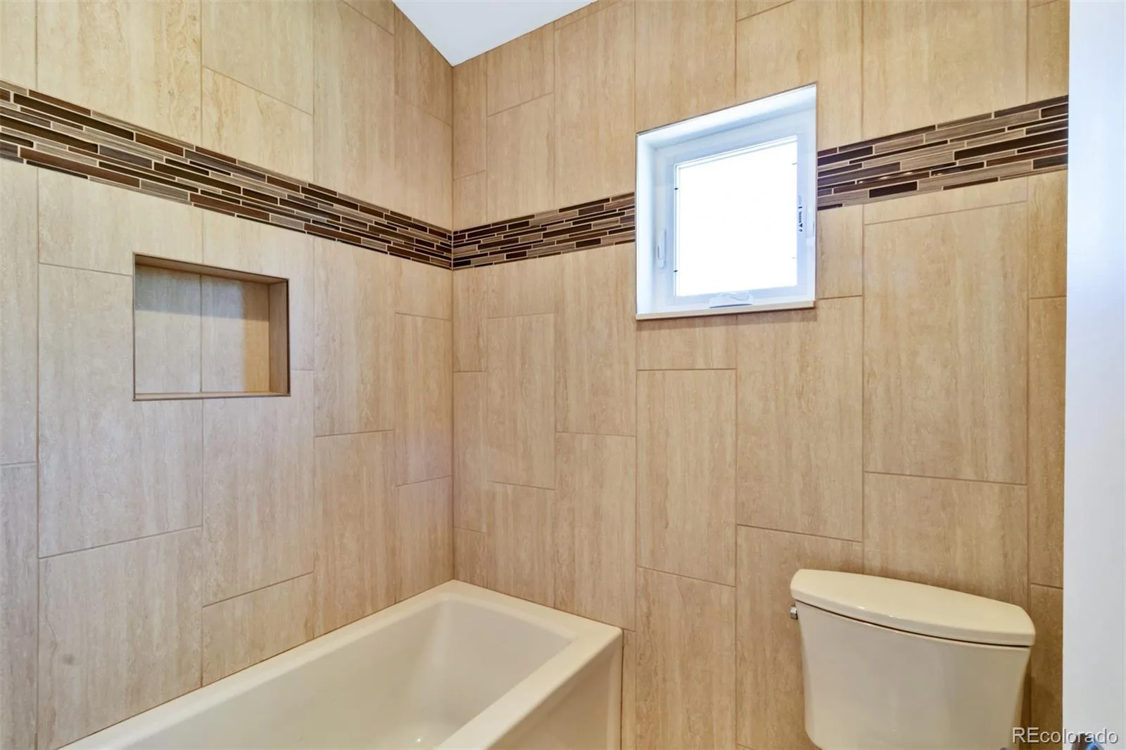 3433 N Gaylord Street Denver CO 80205 | MLS #REC9645309 08142026221305 1600 26