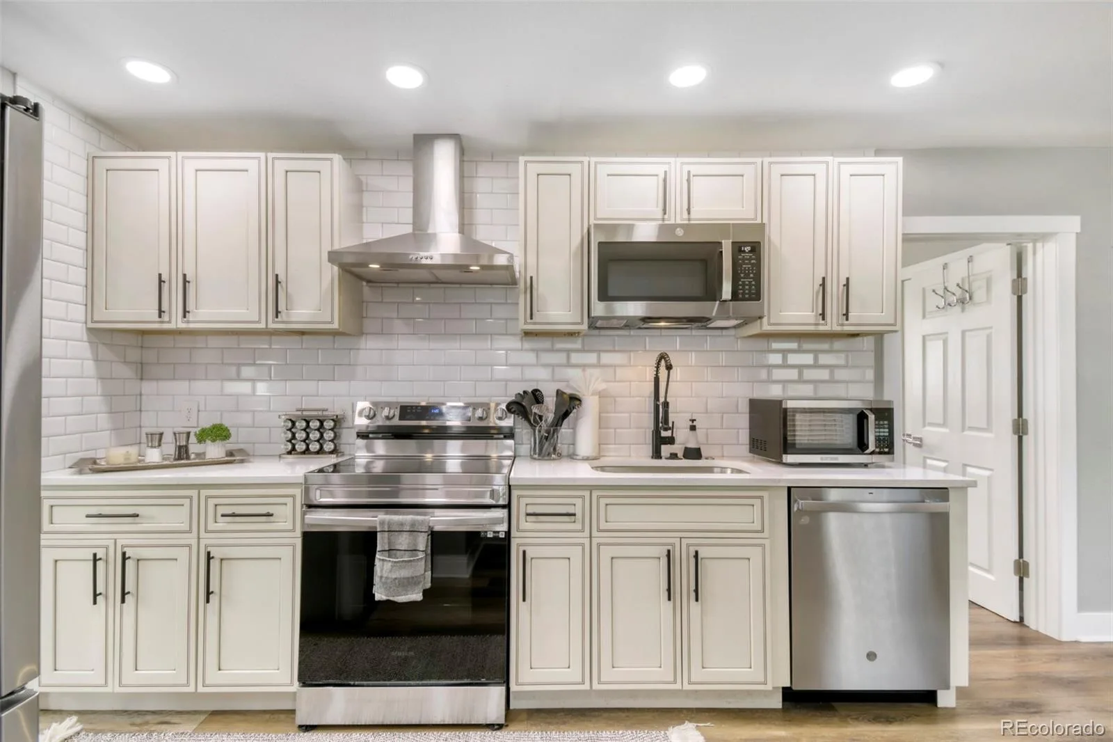 842 Grove Street Denver CO 80204 MLS #REC9654651 06112026214852 1600 9