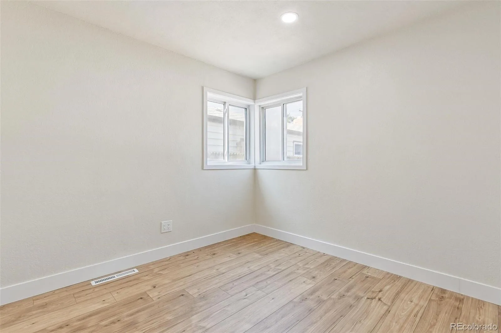 1657 Macon Street Aurora CO 80010 MLS #REC9655596 07032026163930 1600 10
