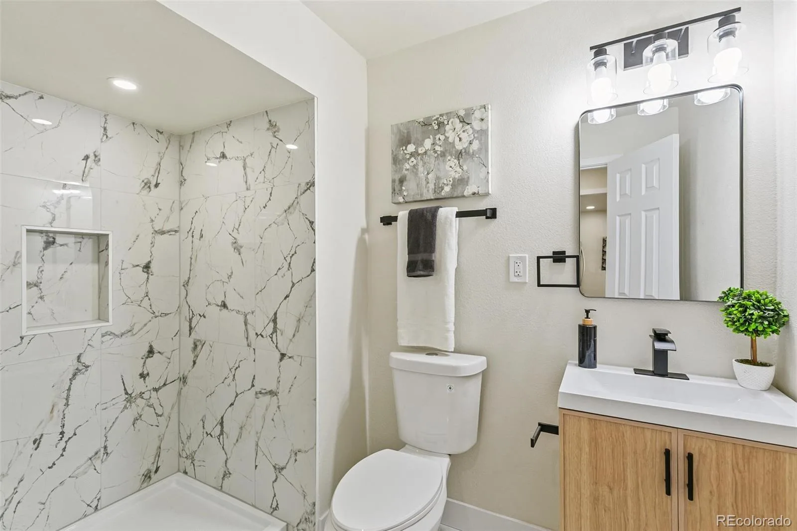 1657 Macon Street Aurora CO 80010 MLS #REC9655596 07032026163930 1600 8