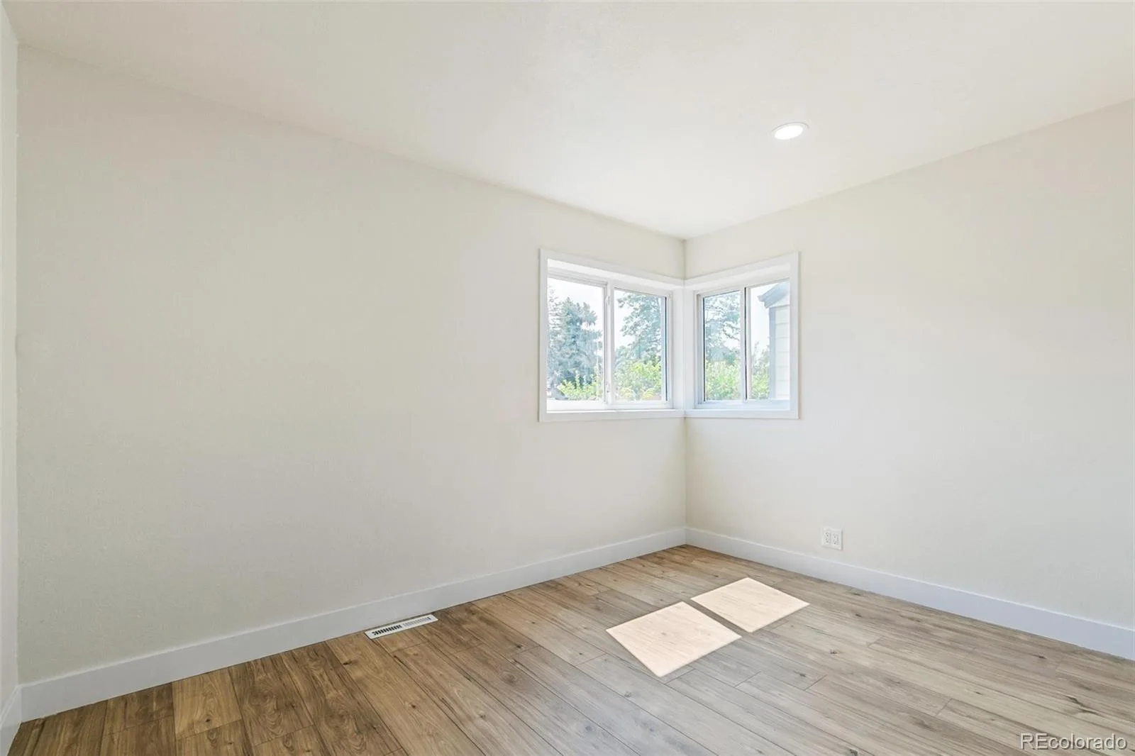 1657 Macon Street Aurora CO 80010 MLS #REC9655596 07032026163930 1600 9