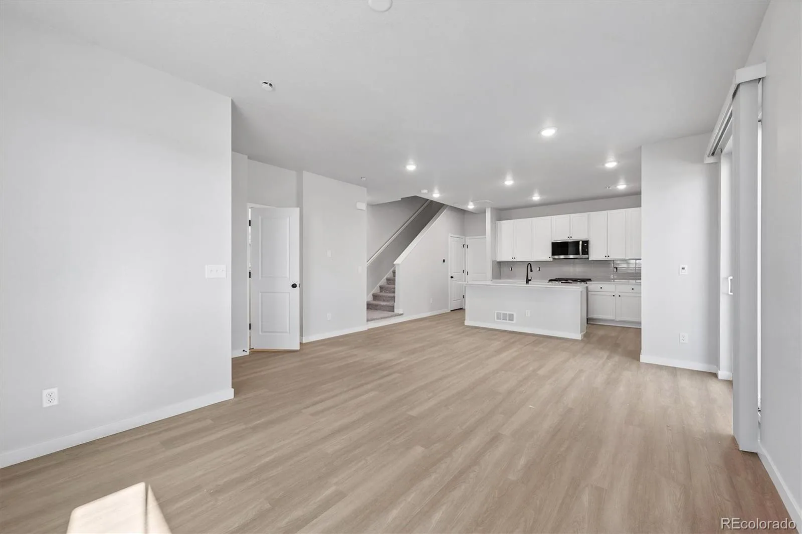 20323 E 57th Avenue Aurora CO 80019 | MLS #REC9658608 10022026225553 1600 3