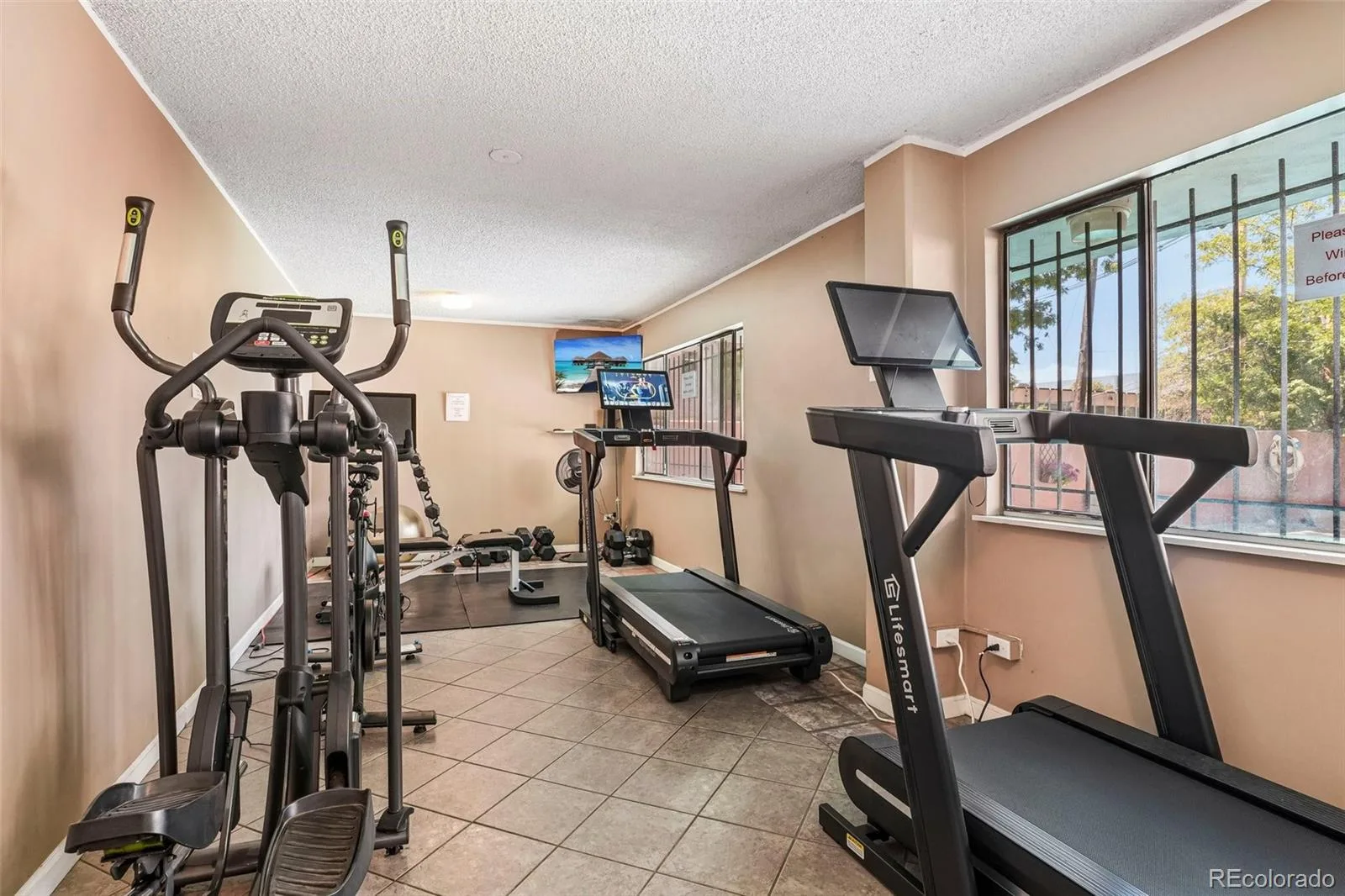 909 N Logan Street #5B Denver CO 80203 | MLS #REC9664691 09042026165732 1600 21