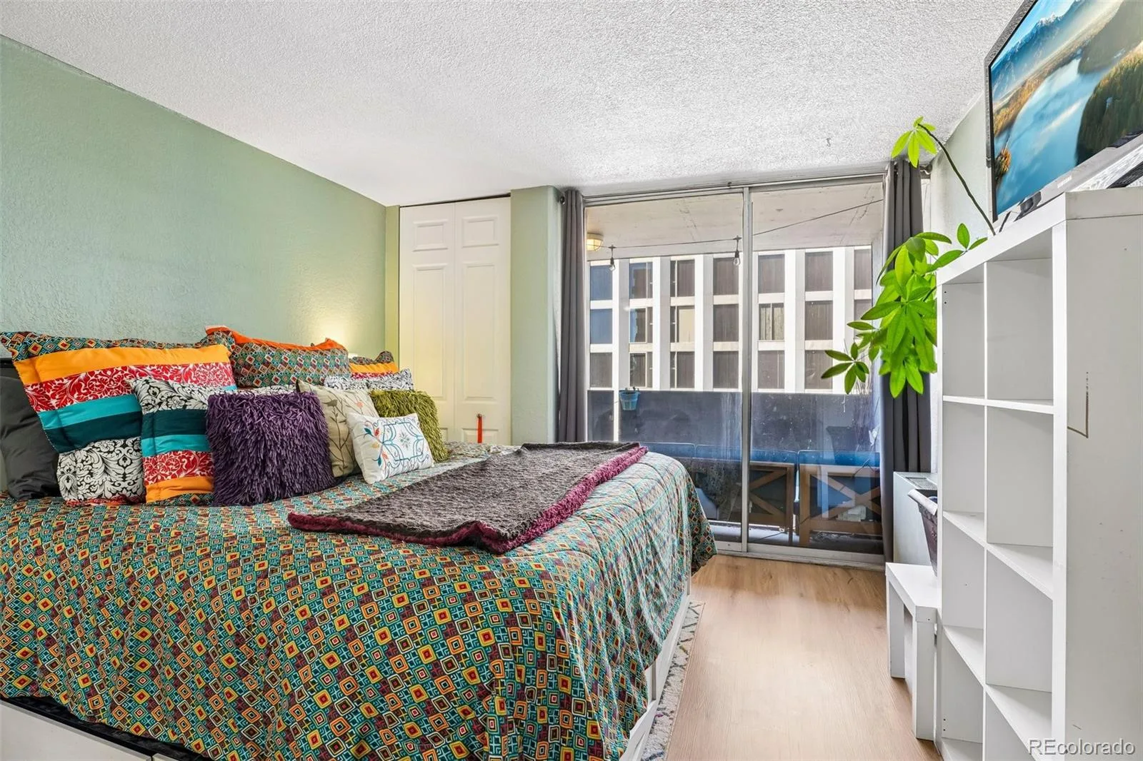 909 N Logan Street #5B Denver CO 80203 | MLS #REC9664691 09042026165732 1600 26