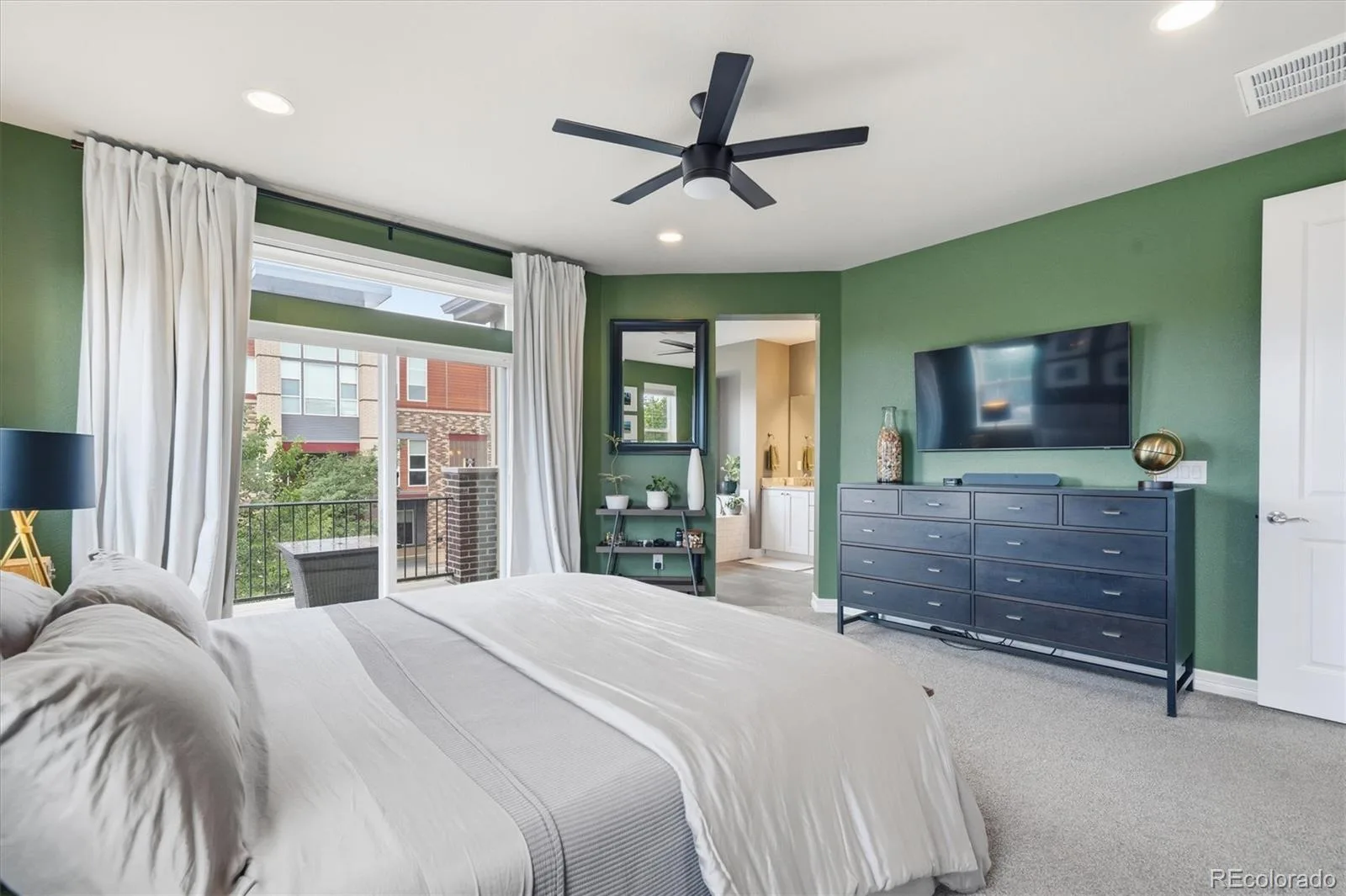 7486 S Logan Street Littleton CO 80122 | MLS #REC9676196 08262026162530 1600 24