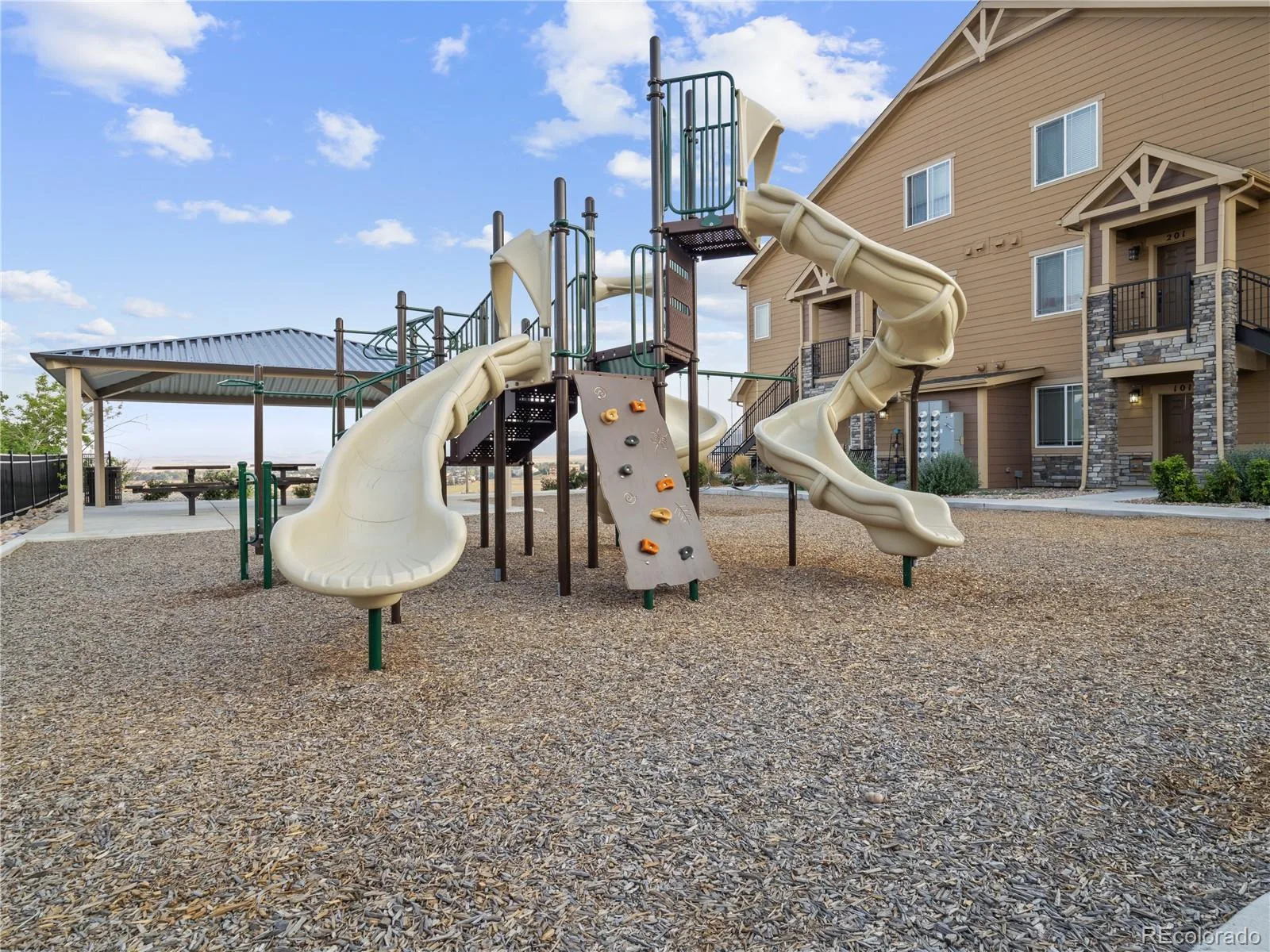 8848 S Kipling Way #205 Littleton CO 80127 | MLS #REC9685872 08272026163847 1600 37