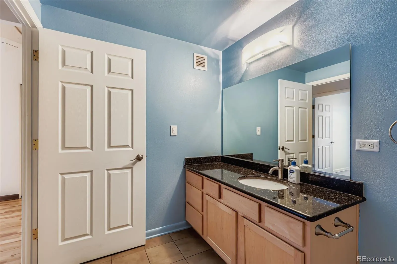 444 17th Street #404 Denver CO 80202 MLS #REC9692075 05282026042921 1600 14