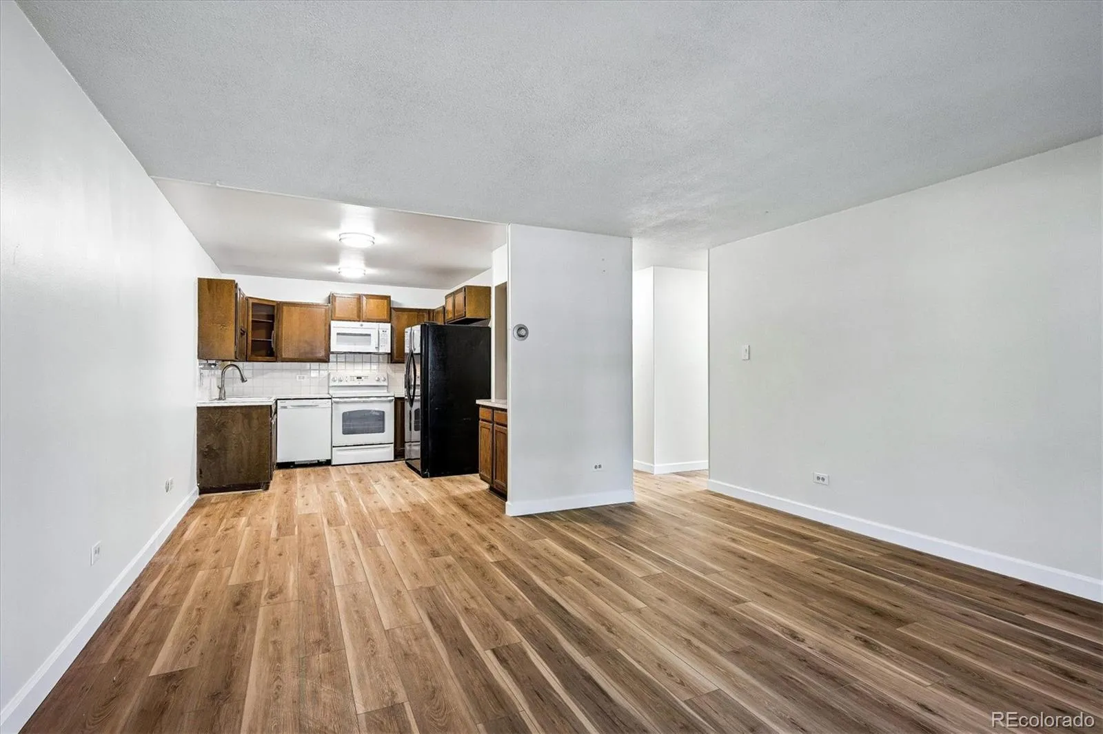 610 S Alton Way #11A Denver CO 80247 MLS #REC9692399 05282026020905 1600 6