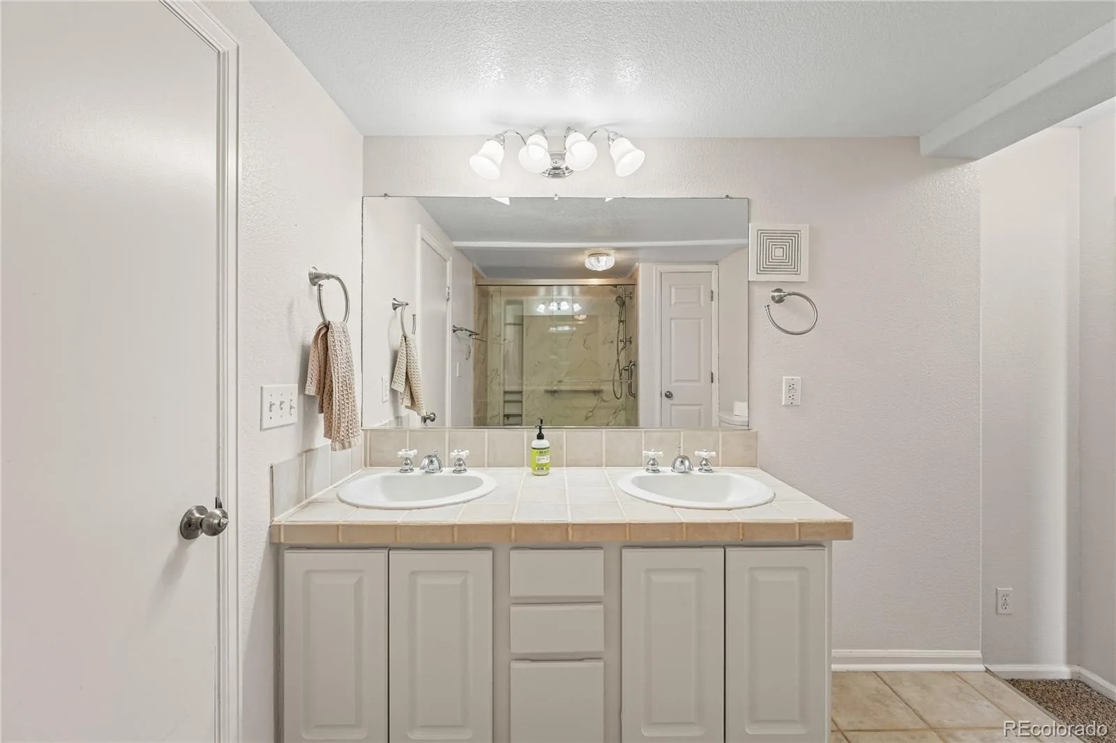 21400 E 11th Avenue Aurora CO 80018 | MLS #REC9696221 08142026233649 1600 17