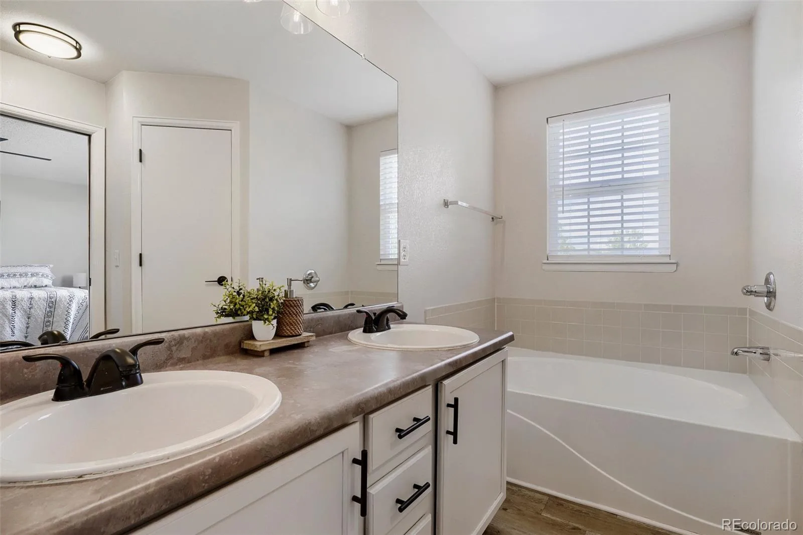 5121 S Lisbon Way Centennial CO 80015 MLS #REC9696512 06122026075334 1600 26