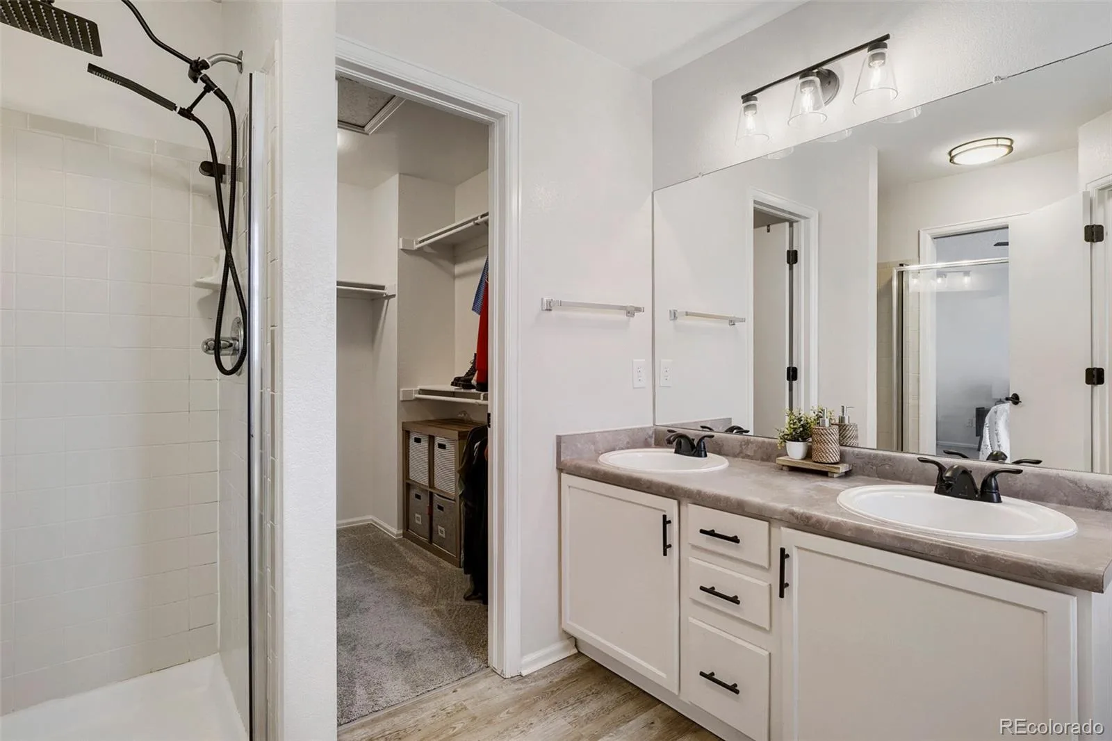 5121 S Lisbon Way Centennial CO 80015 MLS #REC9696512 06122026075334 1600 27