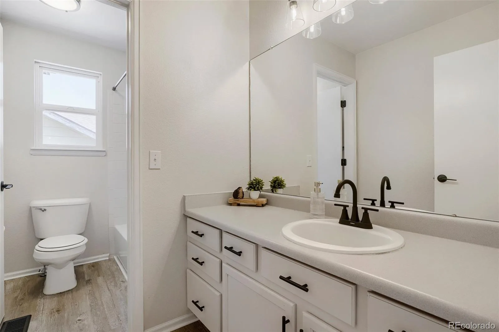 5121 S Lisbon Way Centennial CO 80015 MLS #REC9696512 06122026075334 1600 30