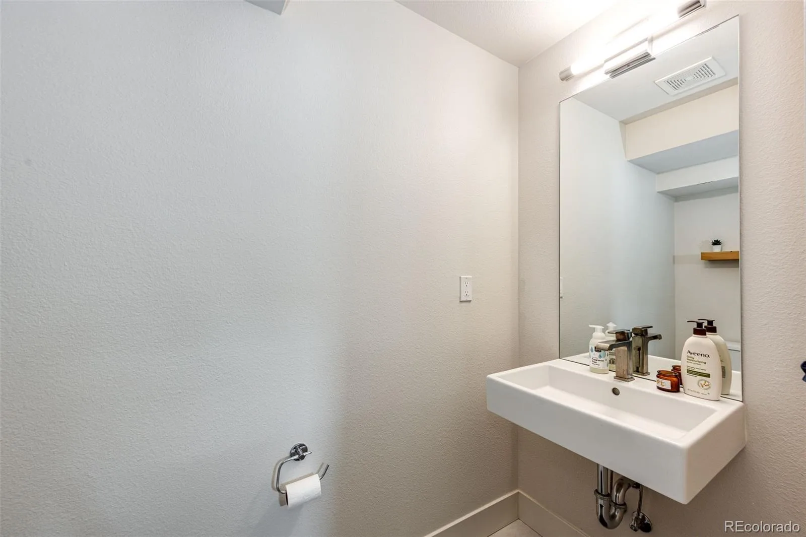 1585 King Street Denver CO 80204 | MLS #REC9700236 08152026222042 1600 21