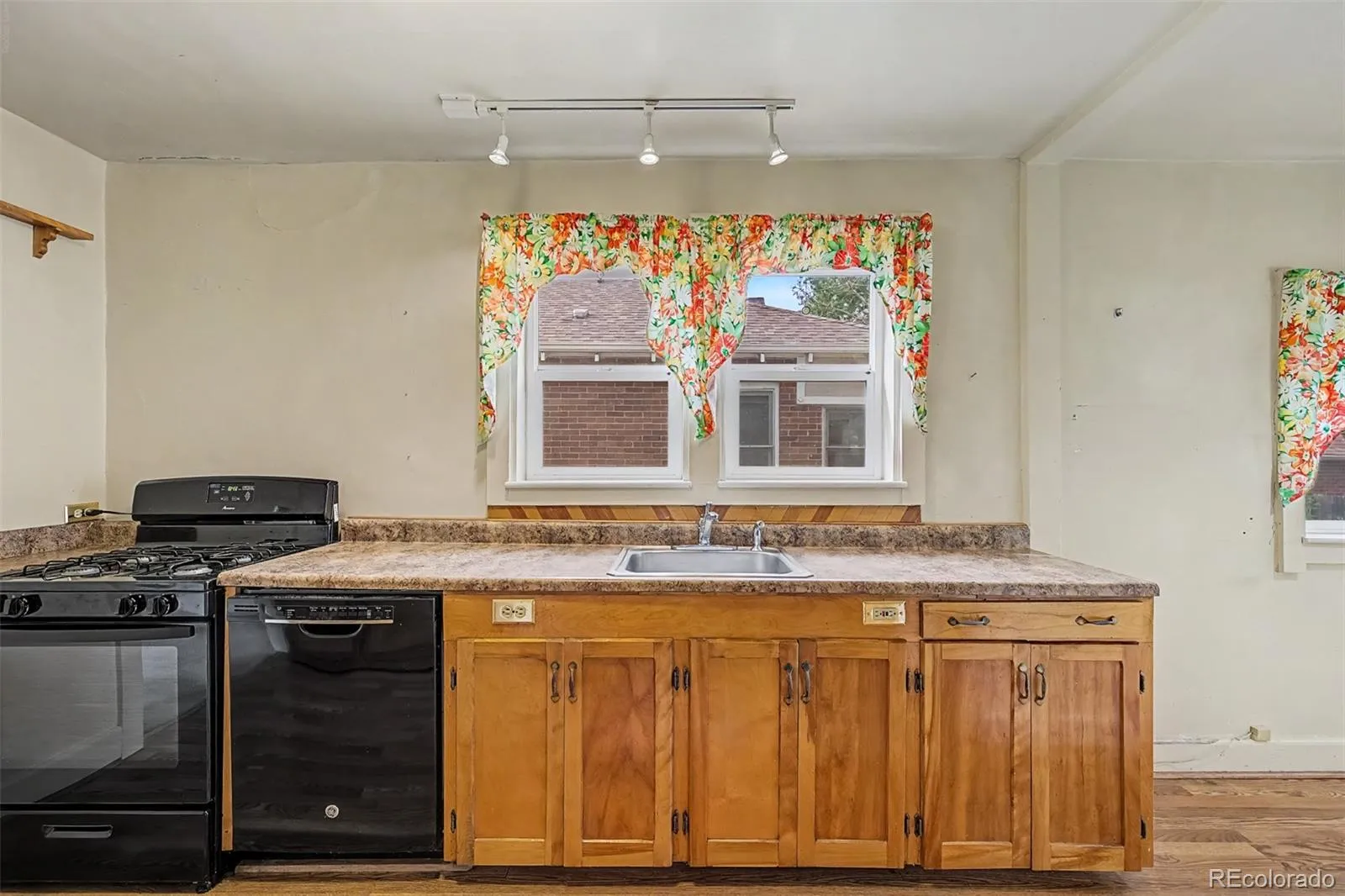 617 S Vine Street Denver CO 80209 MLS #REC9704326 04232026200626 1600 12