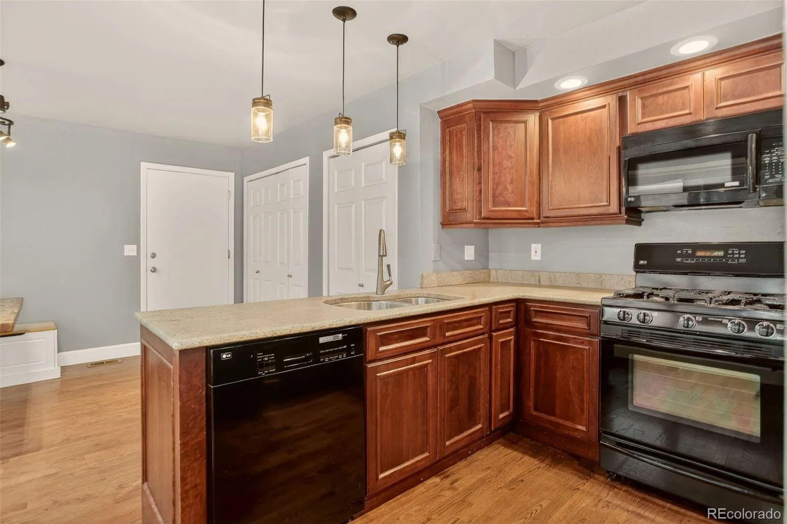 10000 E Yale Avenue #41 Denver CO 80231 MLS #REC9712524 04162026162502 1600 18