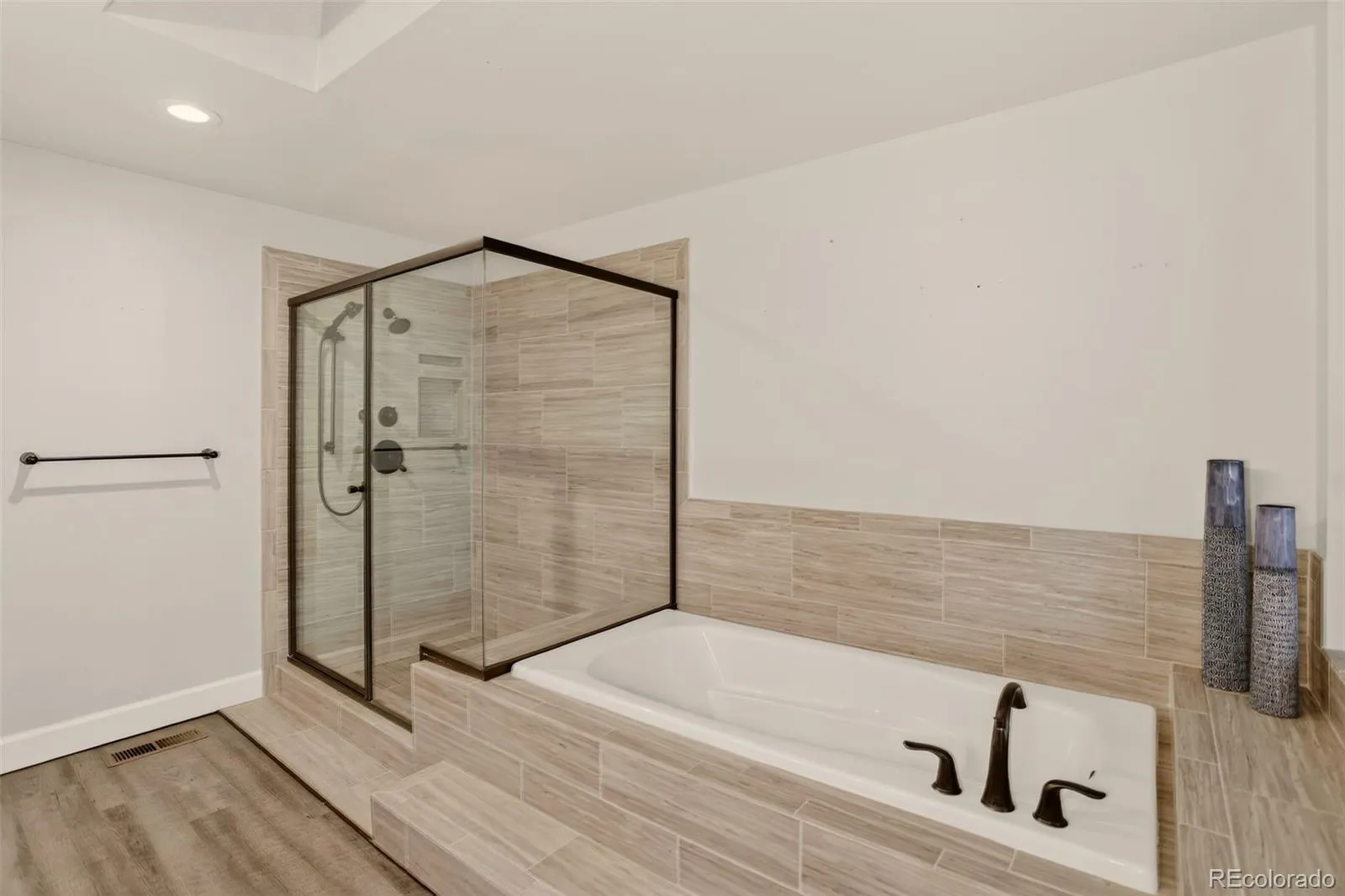 10000 E Yale Avenue #41 Denver CO 80231 MLS #REC9712524 04162026162502 1600 28