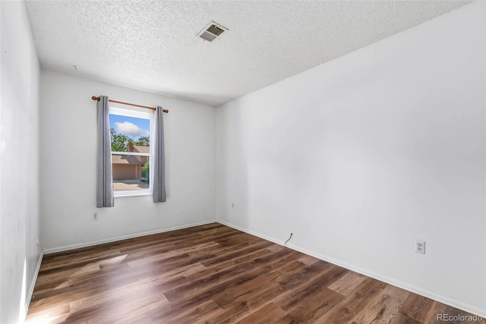 2205 Lincoln Street Longmont CO 80501 MLS #REC9717400 06012026015501 1600 13
