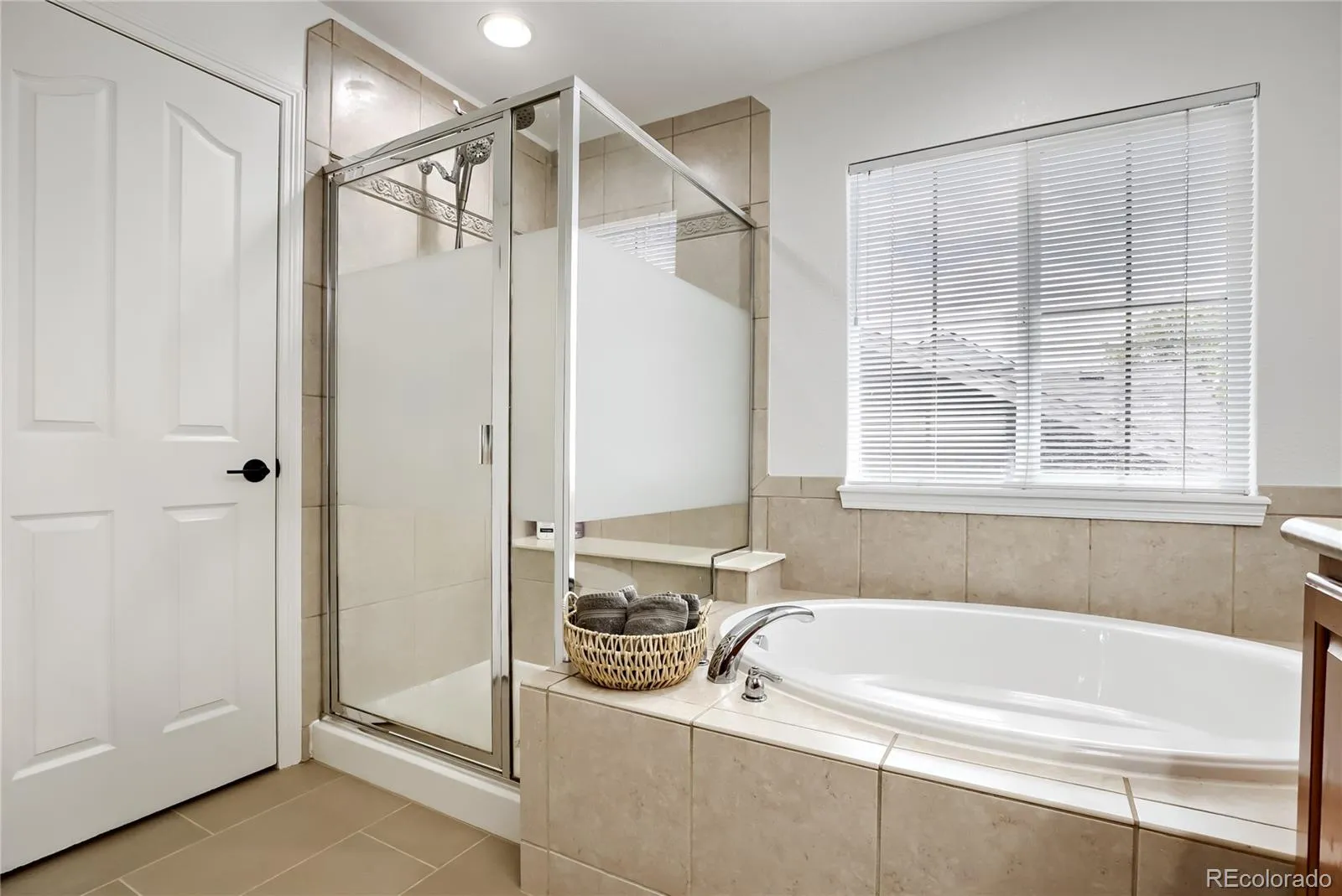 6441 S Millbrook Way Aurora CO 80016 MLS #REC9717678 05022026054535 1600 18